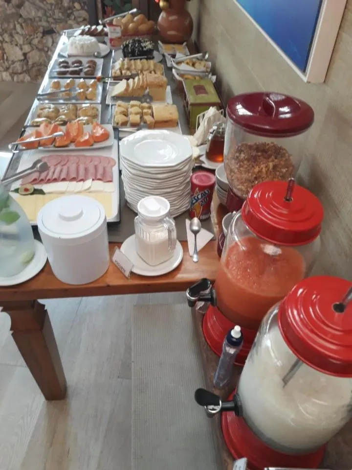 Buffet breakfast in Pousada Bahia Bella