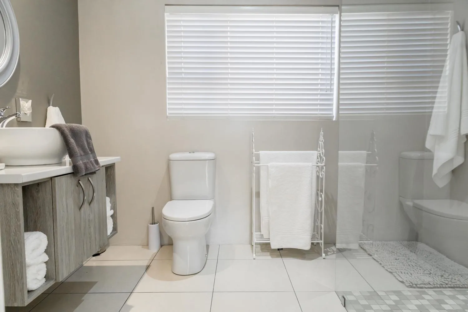 Bathroom in Wagtails Guest House