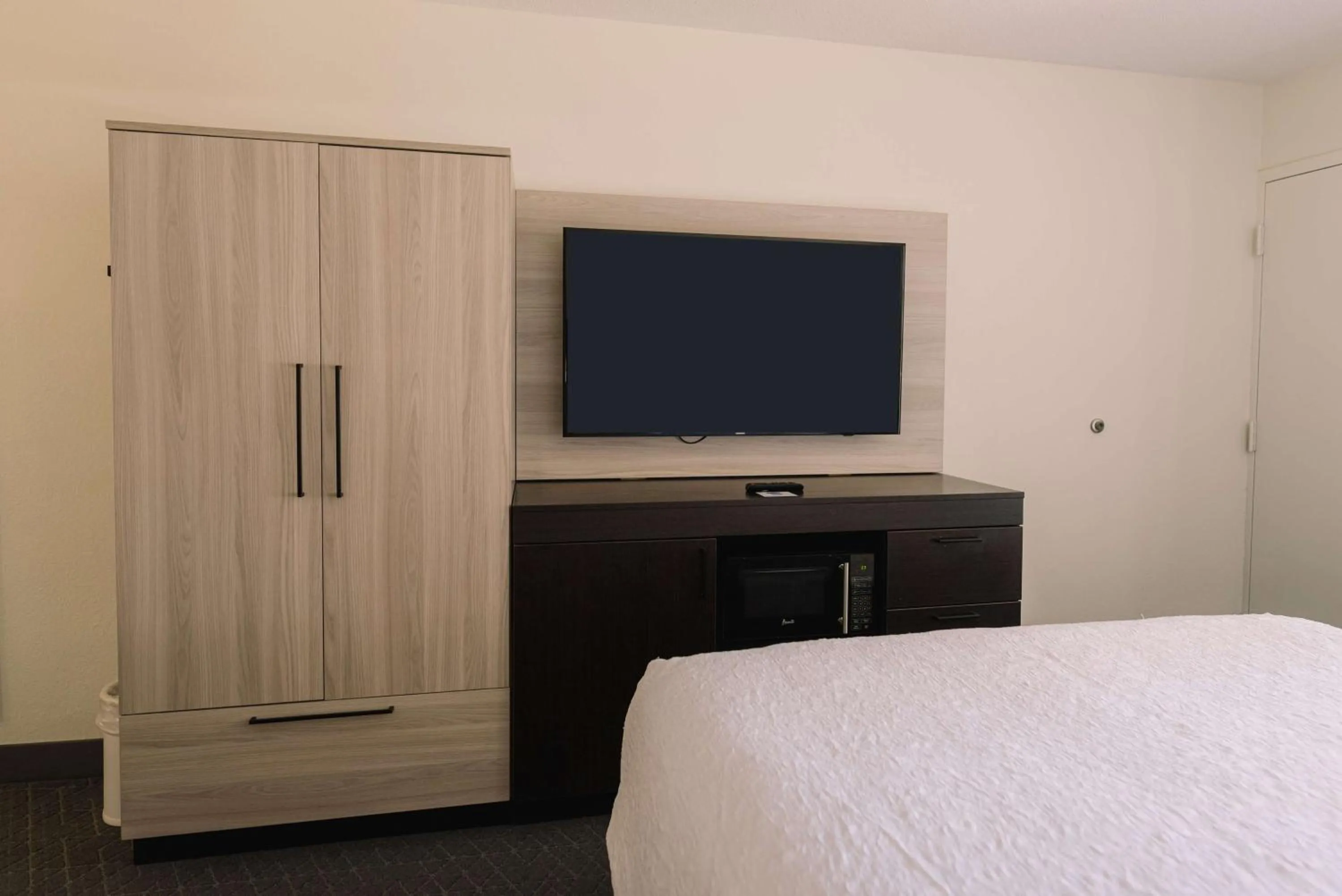 Bed in Hampton Inn Gatlinburg