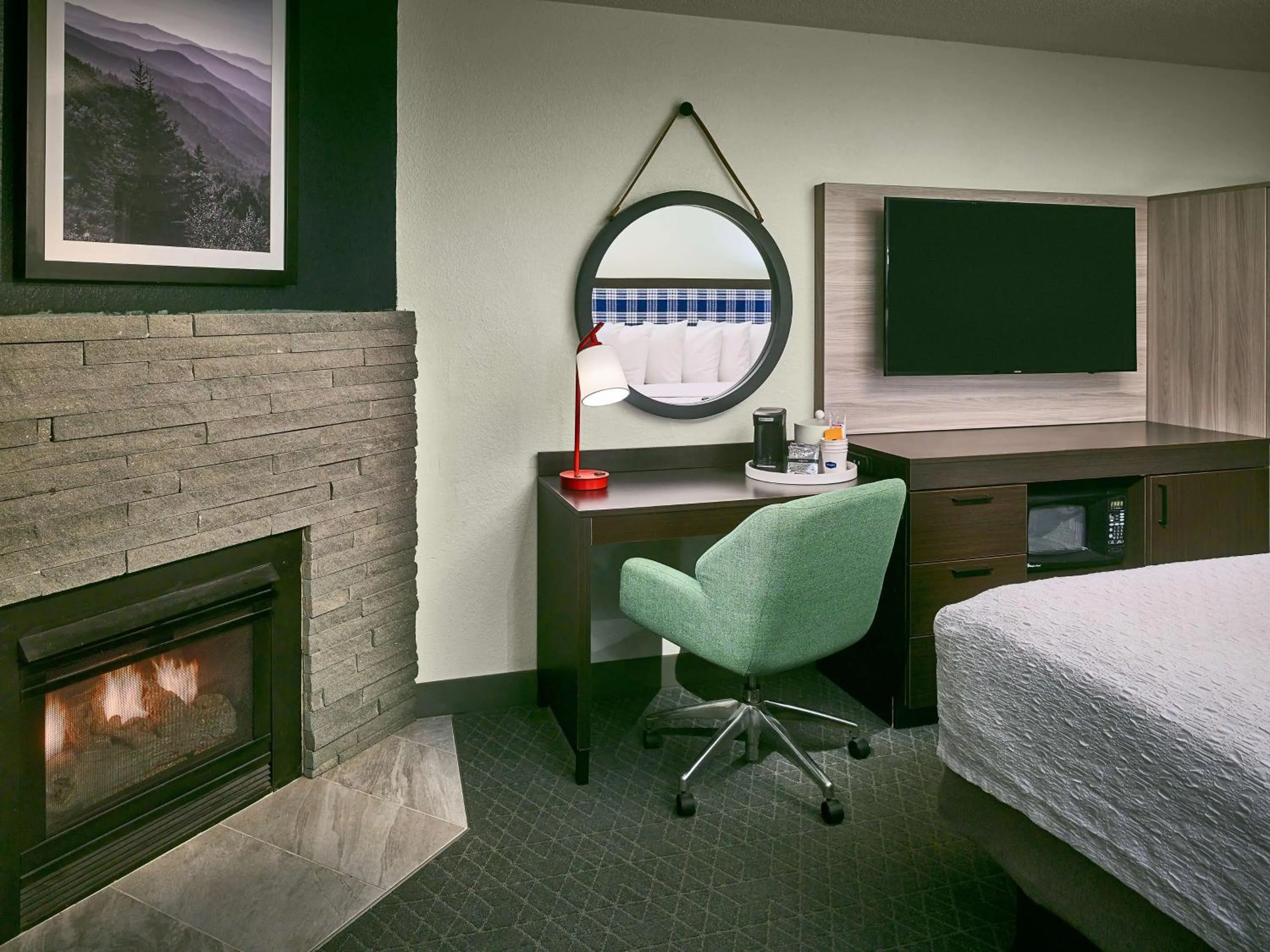 Bedroom, Bed in Hampton Inn Gatlinburg