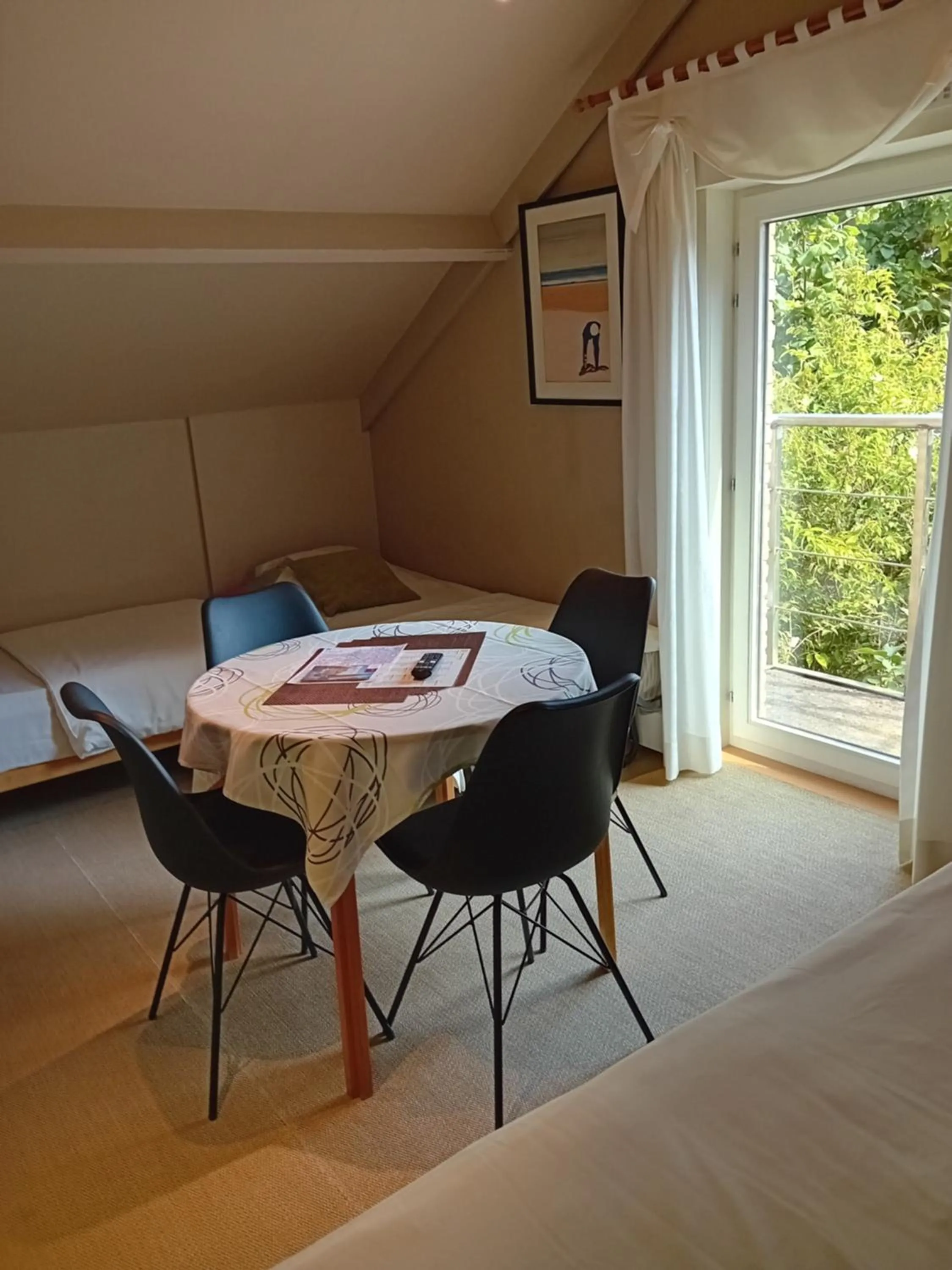 Photo of the whole room in B&B Roseland