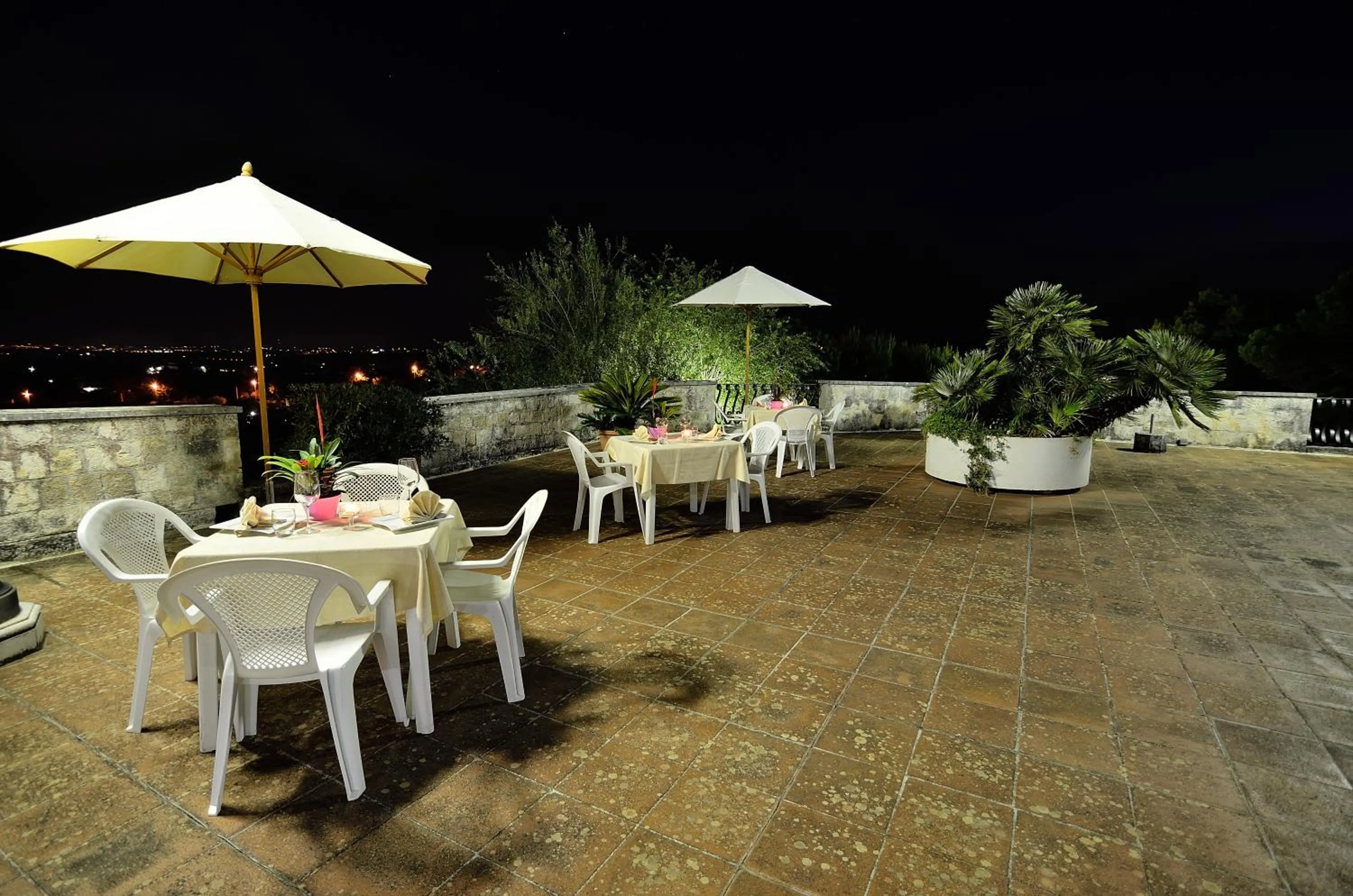 Restaurant/places to eat in Hotel La Silvana