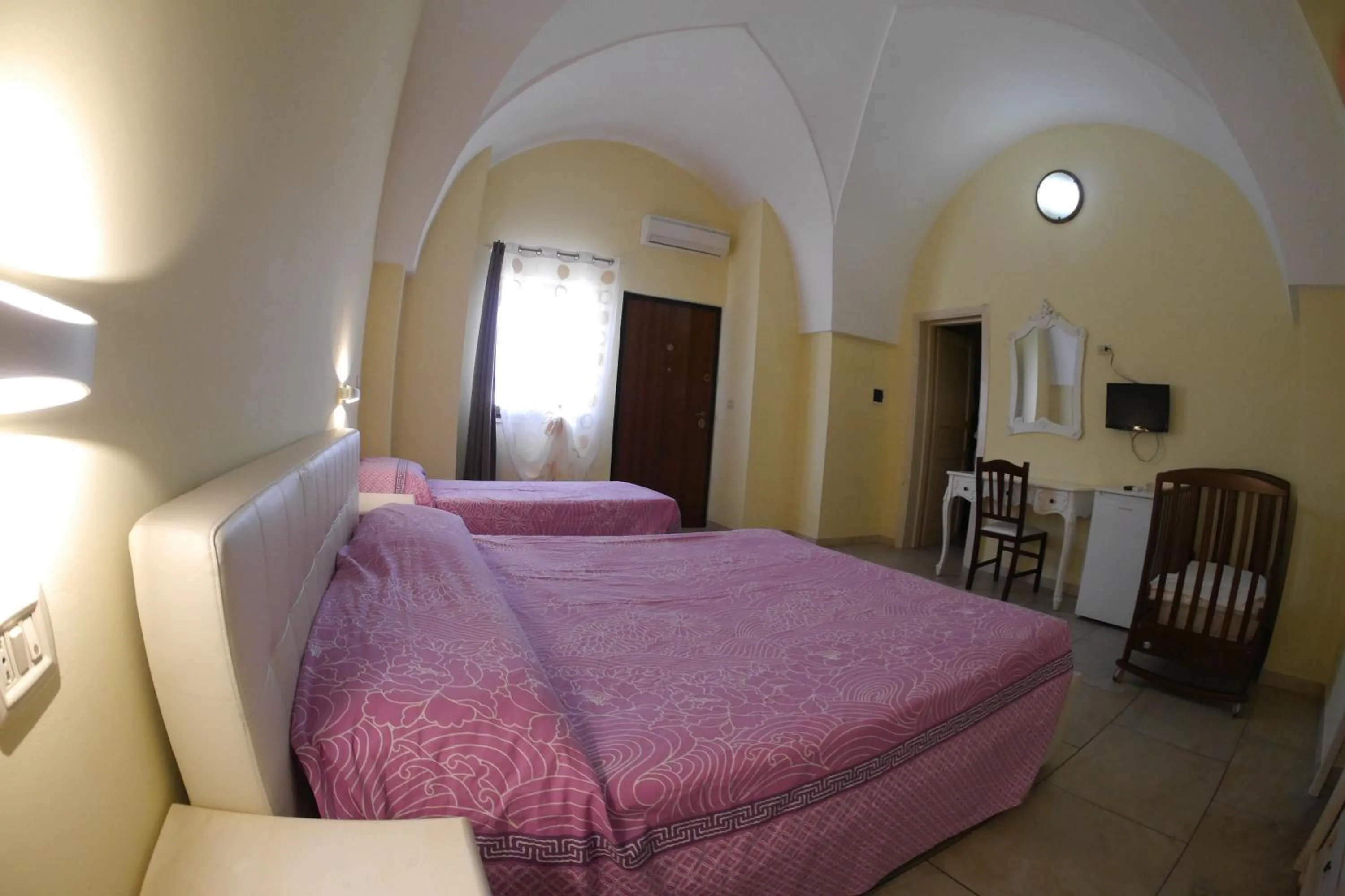 Photo of the whole room, Bed in Masseria Lama D'impisa