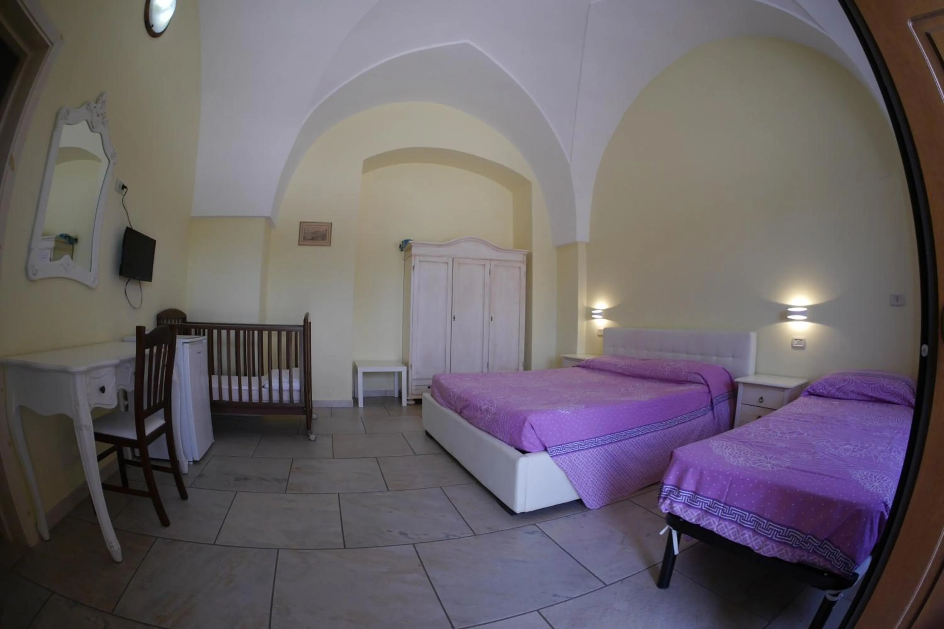 Photo of the whole room, Bed in Masseria Lama D'impisa