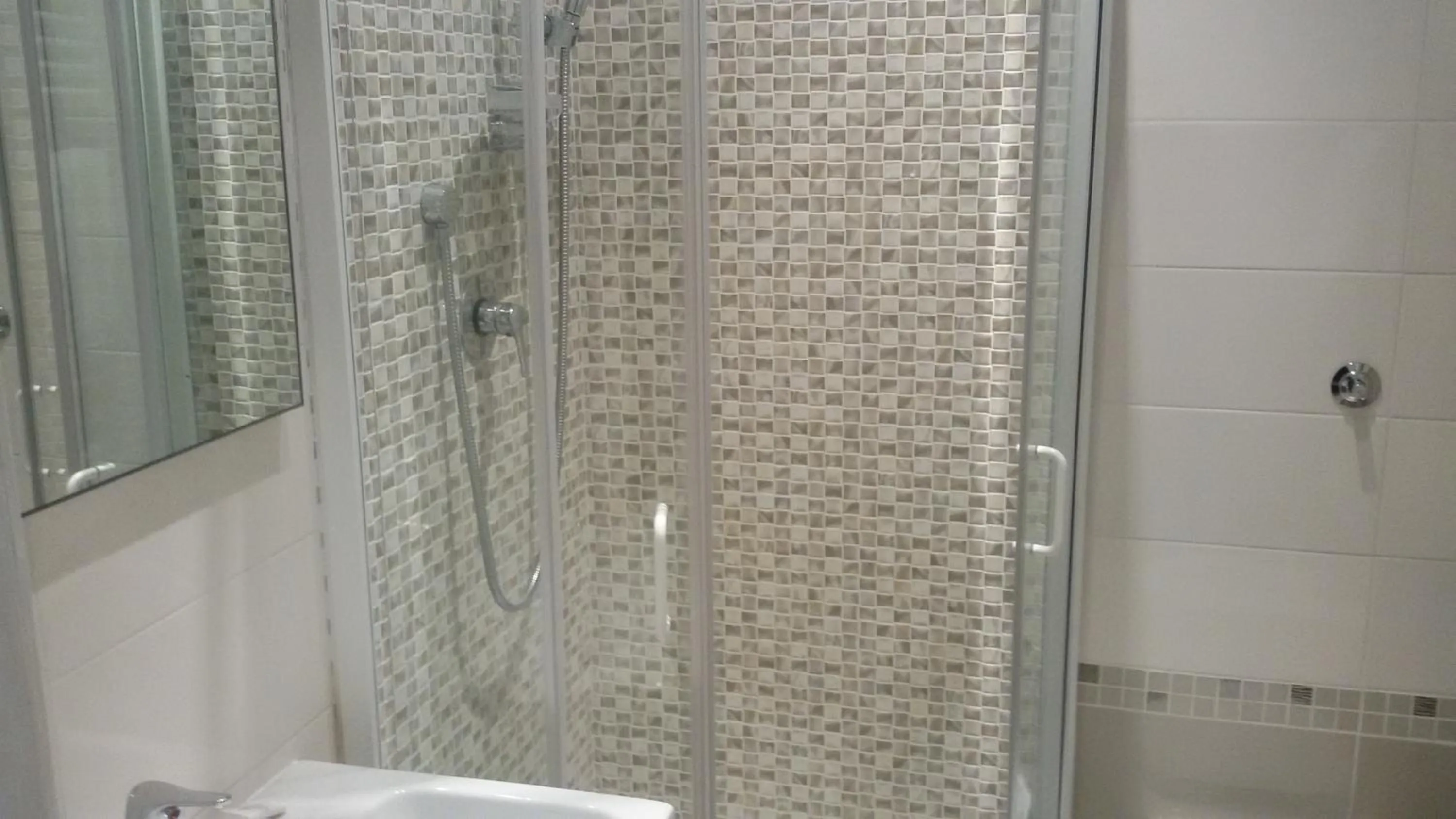 Bathroom in Hotel Prati