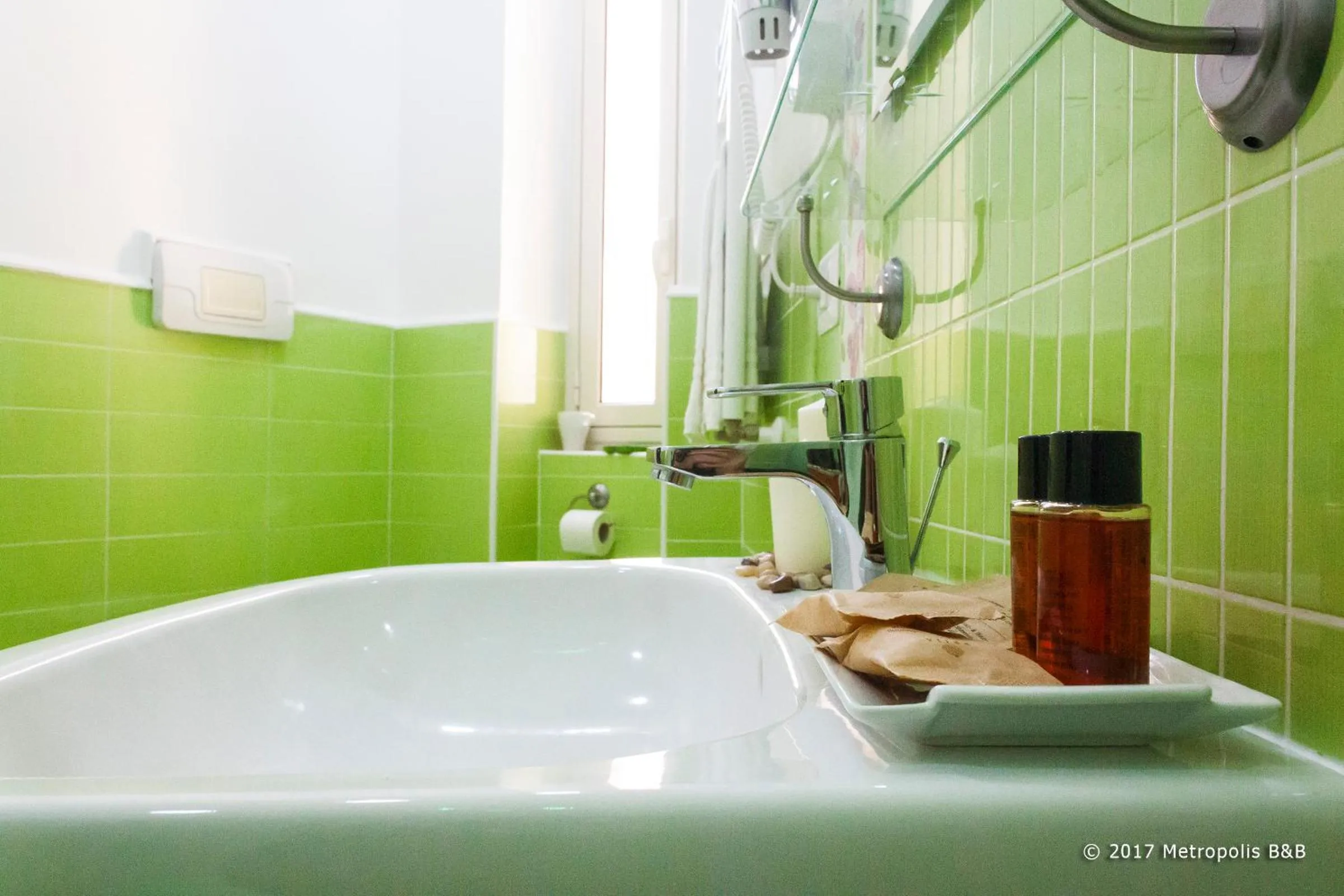 Bathroom in Metropolis B&B