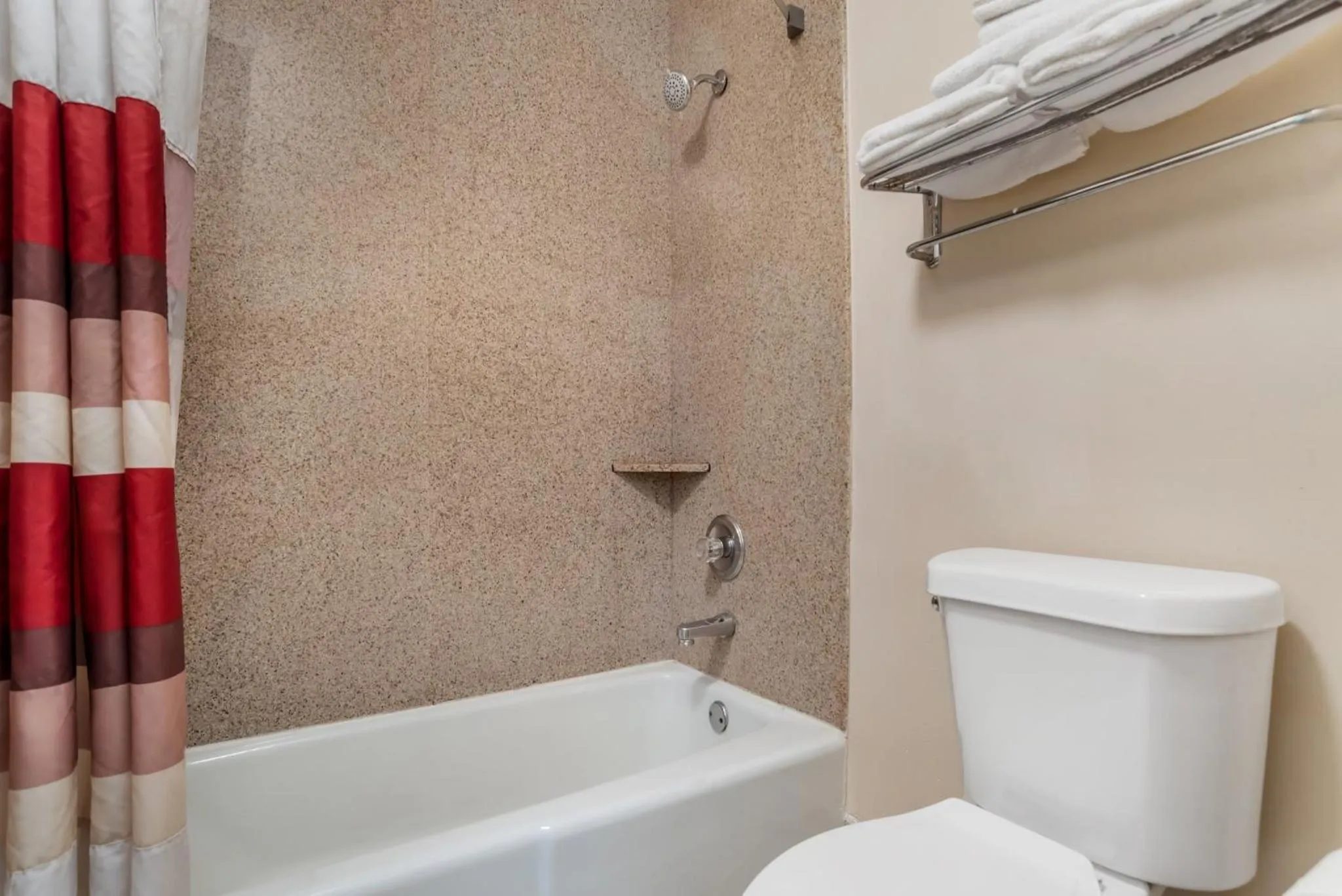 Bathroom in Red Roof Inn Montgomery - Midtown