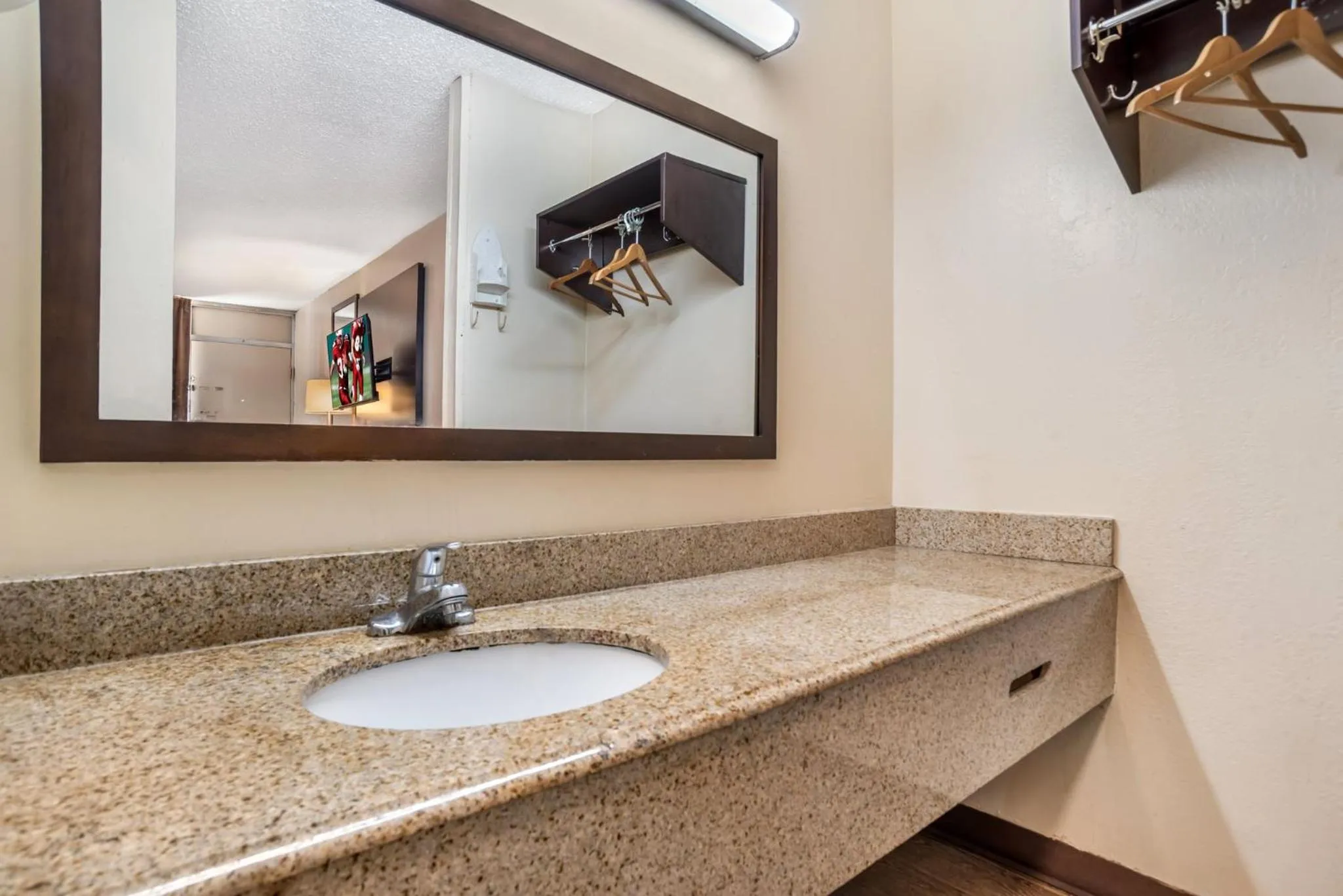 Bathroom in Red Roof Inn Montgomery - Midtown