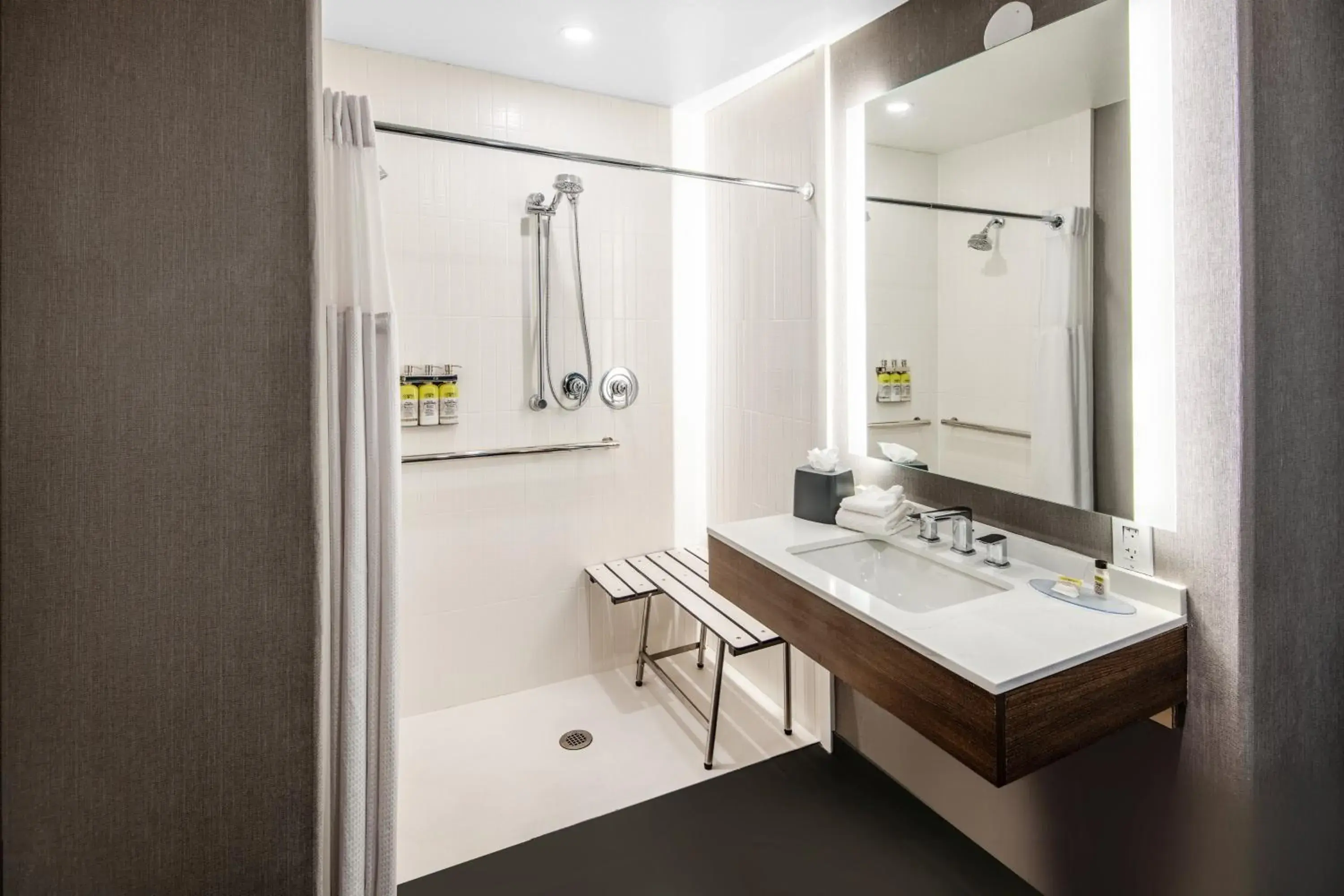 One-Bedroom Suite with Roll-In Shower - Communications Access in Staybridge Suites Phoenix Glendale Sports Dist by IHG One-Bedroom Suite with Roll-In Shower - Communications Access in Staybridge Suites Phoenix Glendale Sports Dist by IHG