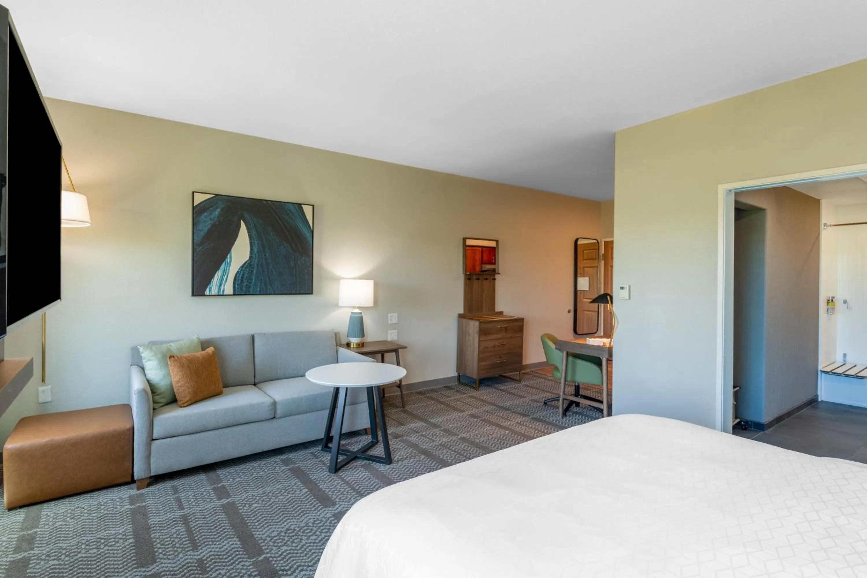 Photo of the whole room, Bed in Staybridge Suites Phoenix Glendale Sports Dist by IHG