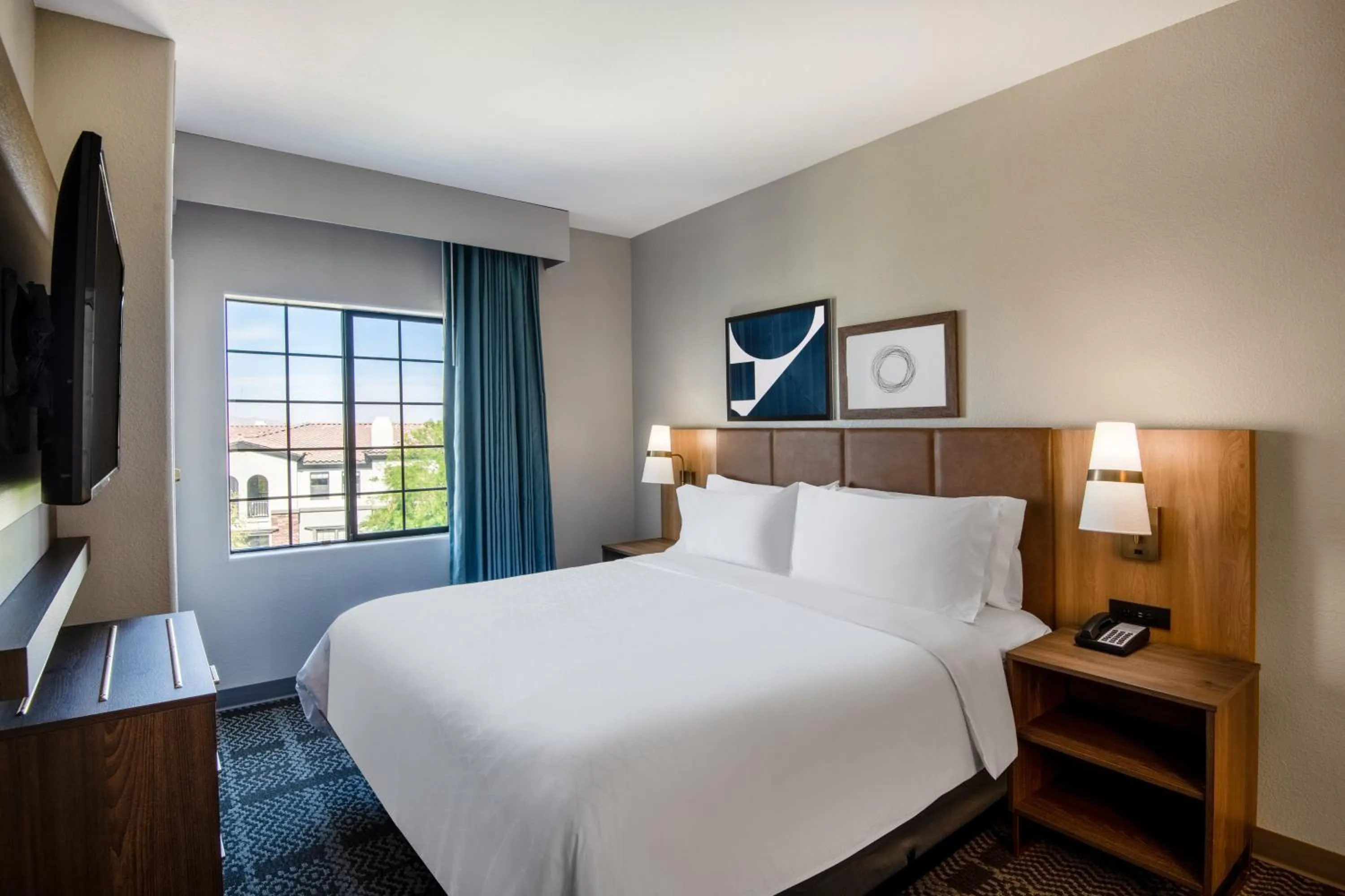 Photo of the whole room, Bed in Staybridge Suites Phoenix Glendale Sports Dist by IHG