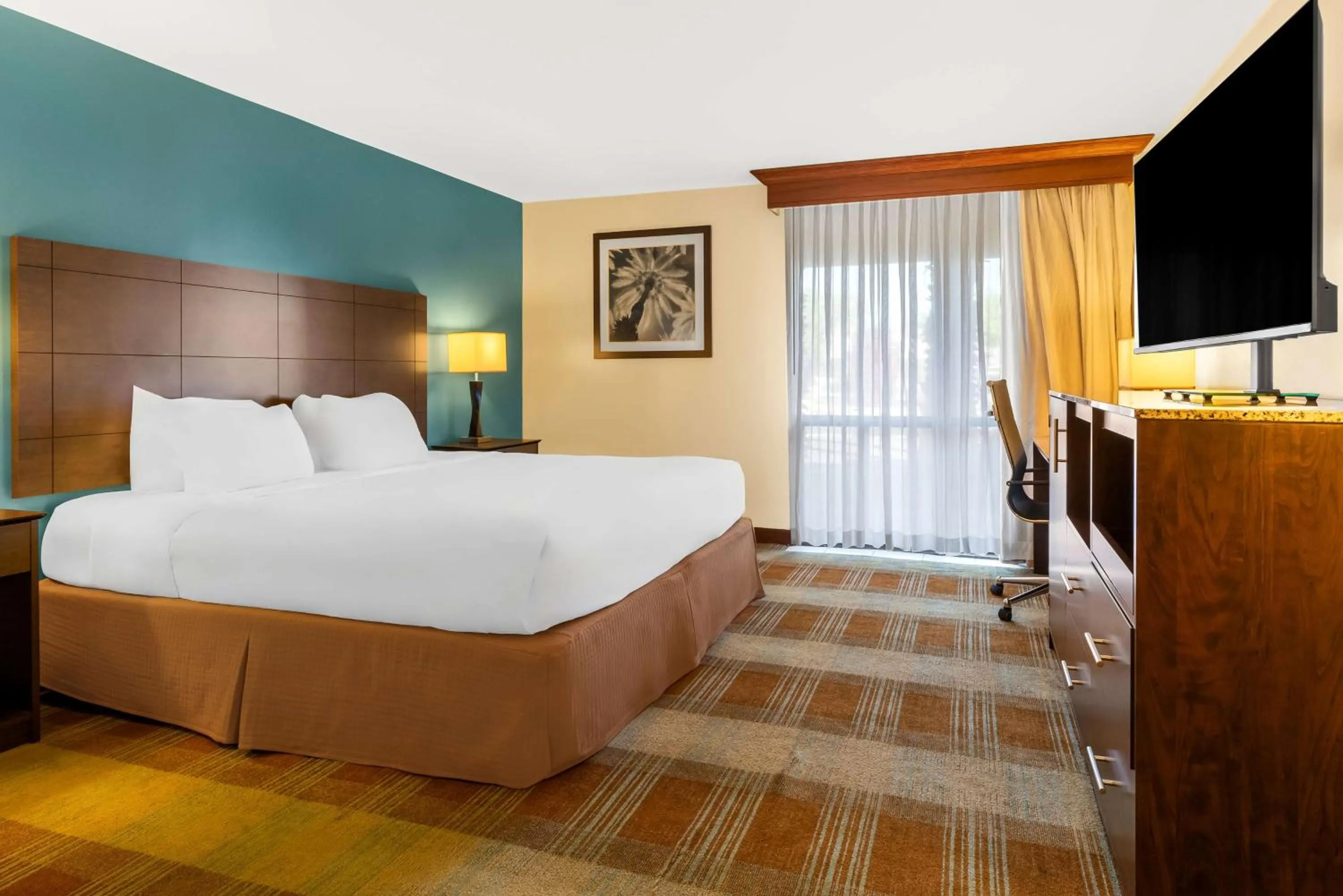 Bedroom, Bed in Best Western Date Tree Hotel