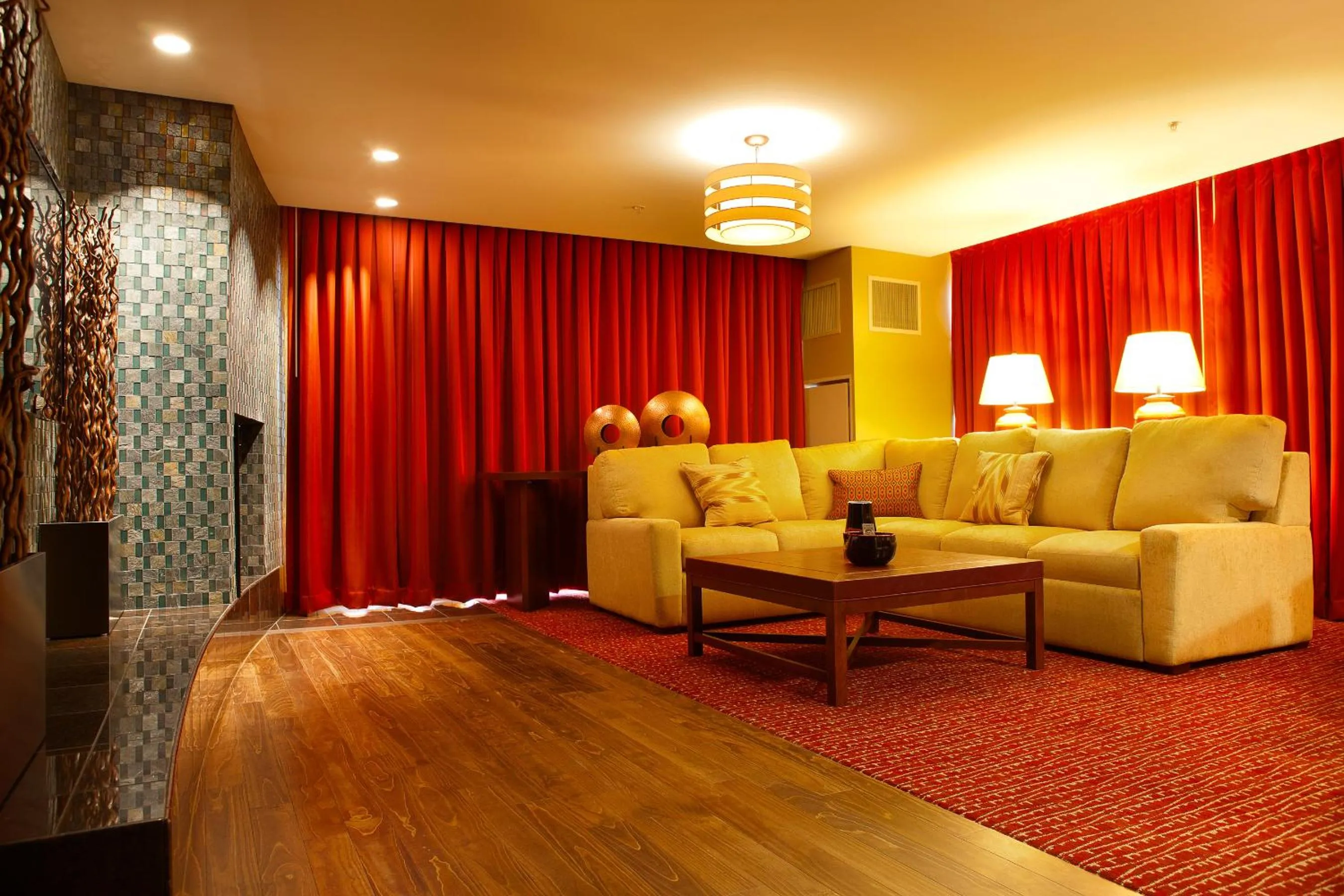 Living room in Shoshone-Bannock Hotel and Event Center
