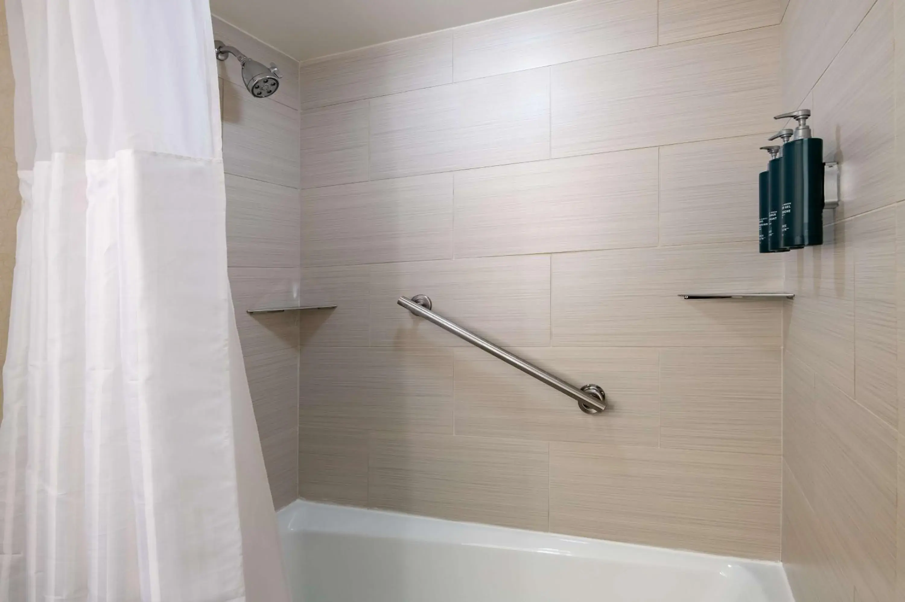 Standard Double Room with Two Double Beds in DoubleTree by Hilton Washington DC – Crystal City Standard Double Room with Two Double Beds in DoubleTree by Hilton Washington DC – Crystal City