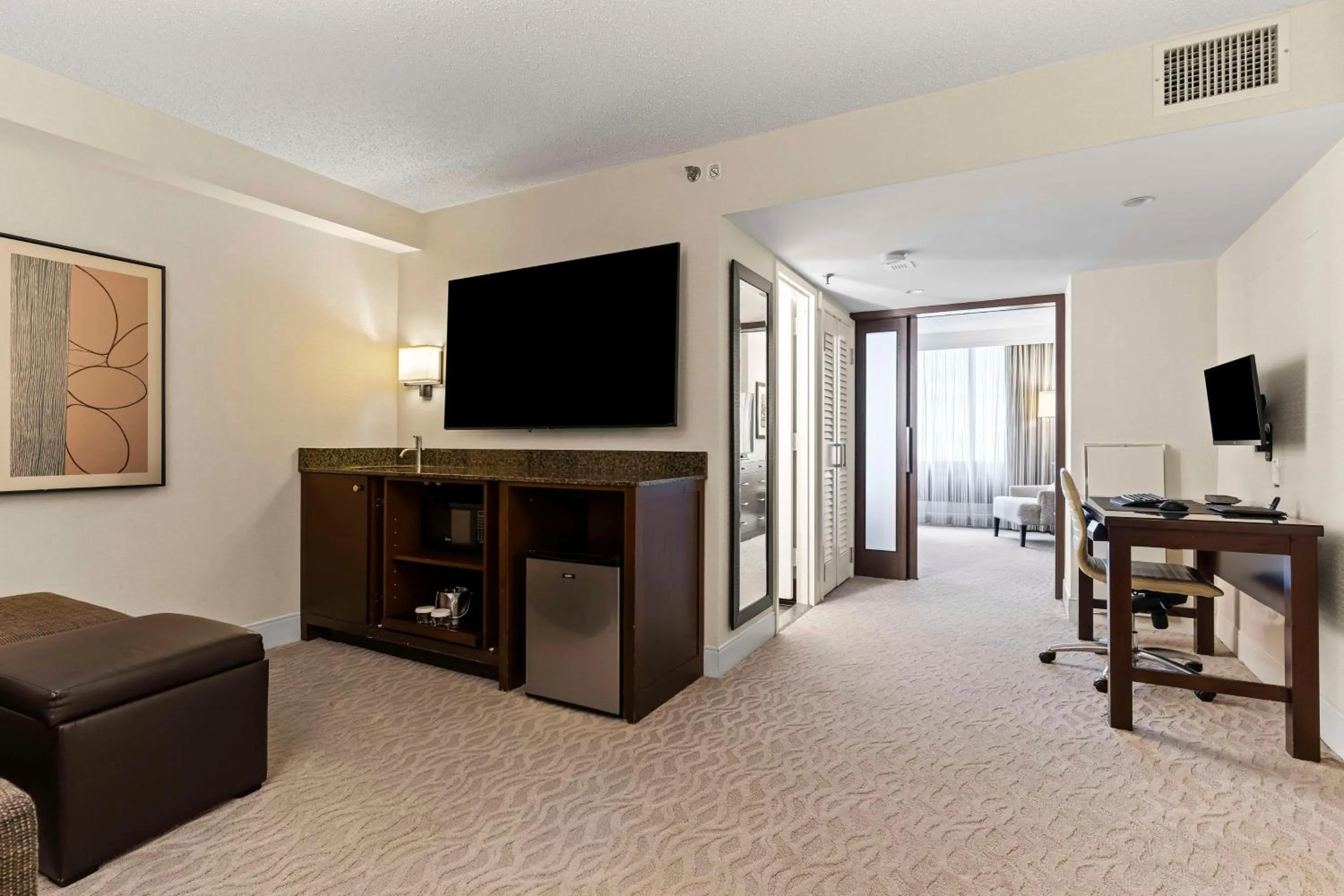 Living room in DoubleTree by Hilton Washington DC – Crystal City