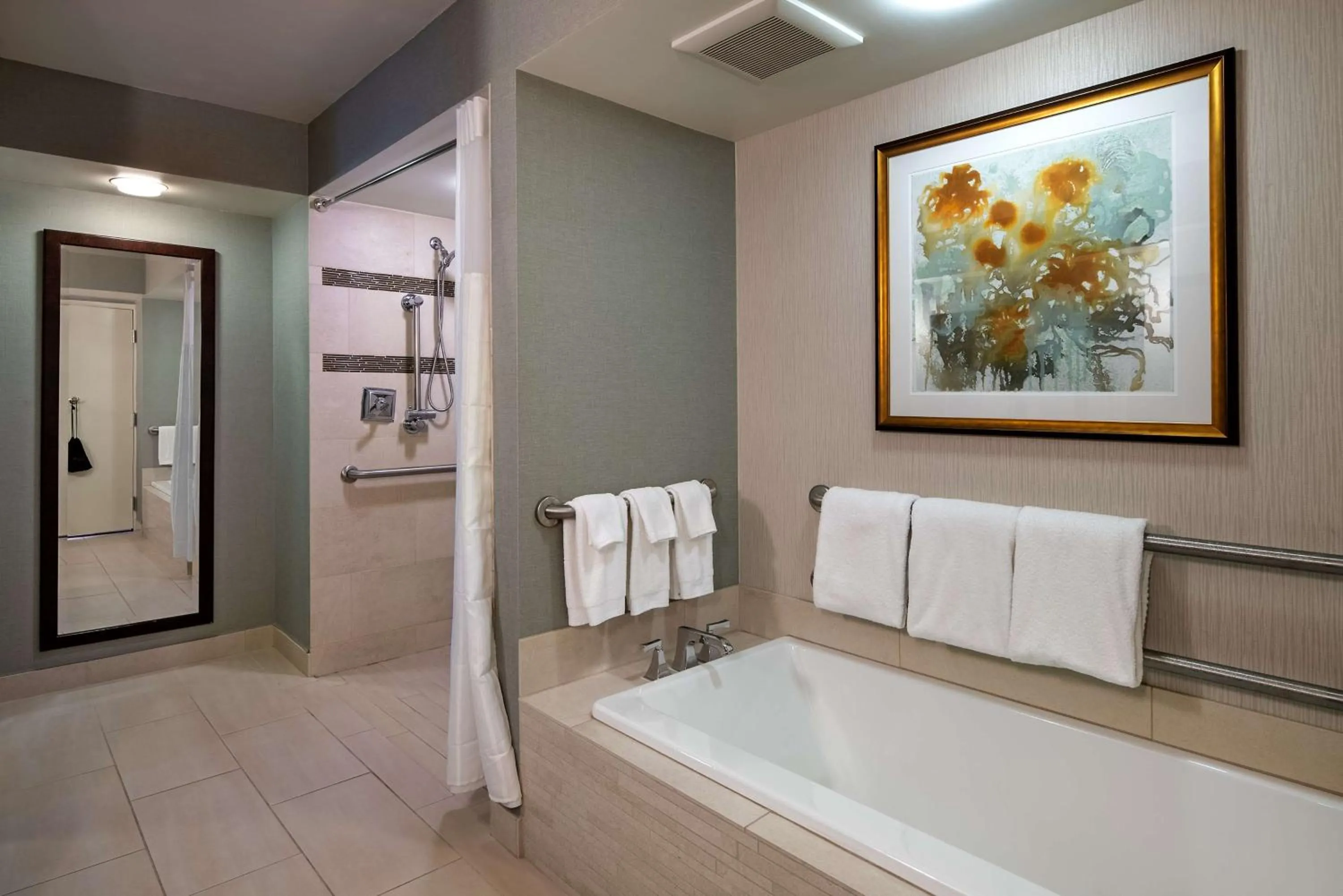 Bathroom in DoubleTree by Hilton Washington DC – Crystal City
