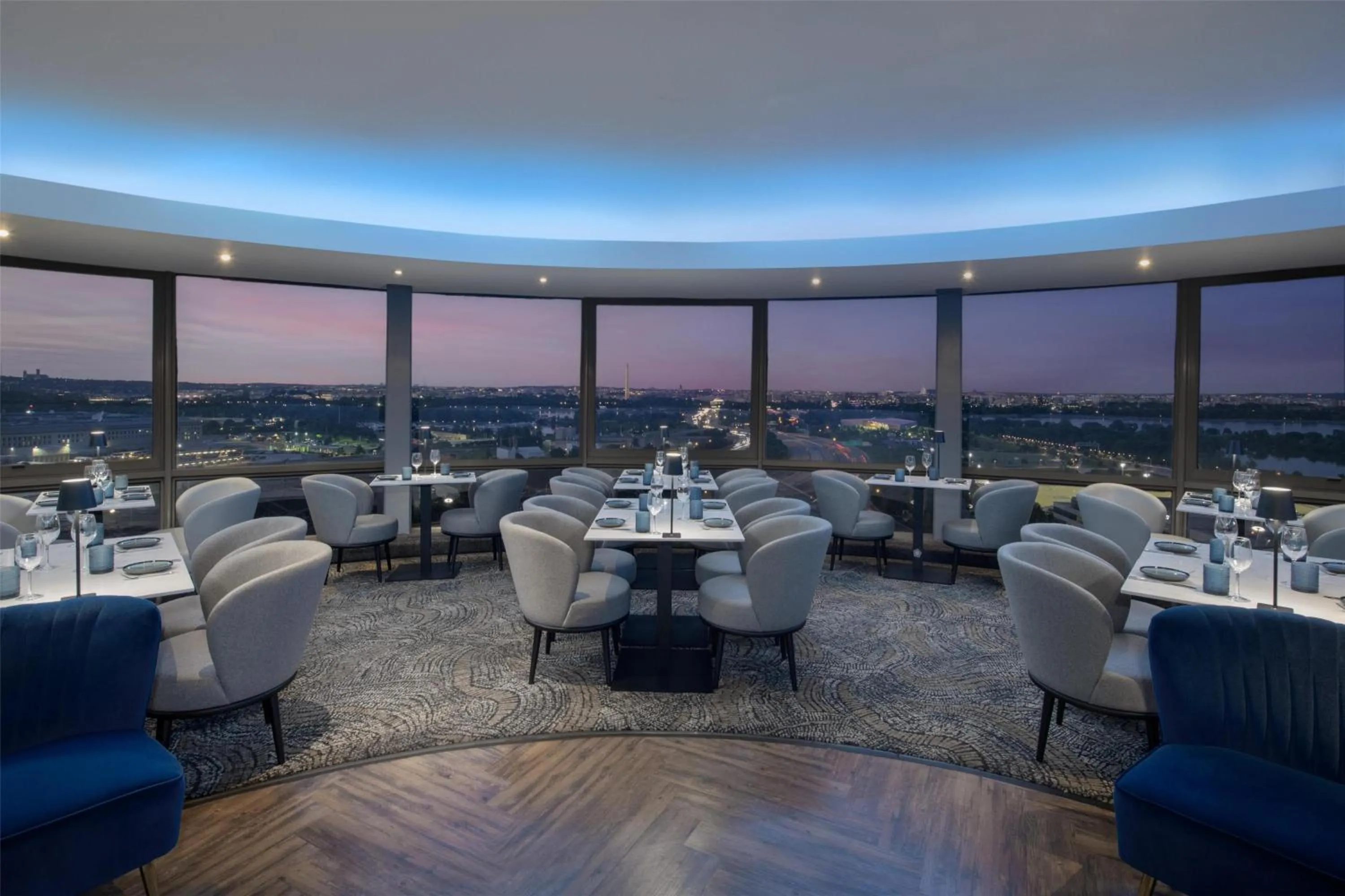 Lounge or bar in DoubleTree by Hilton Washington DC – Crystal City