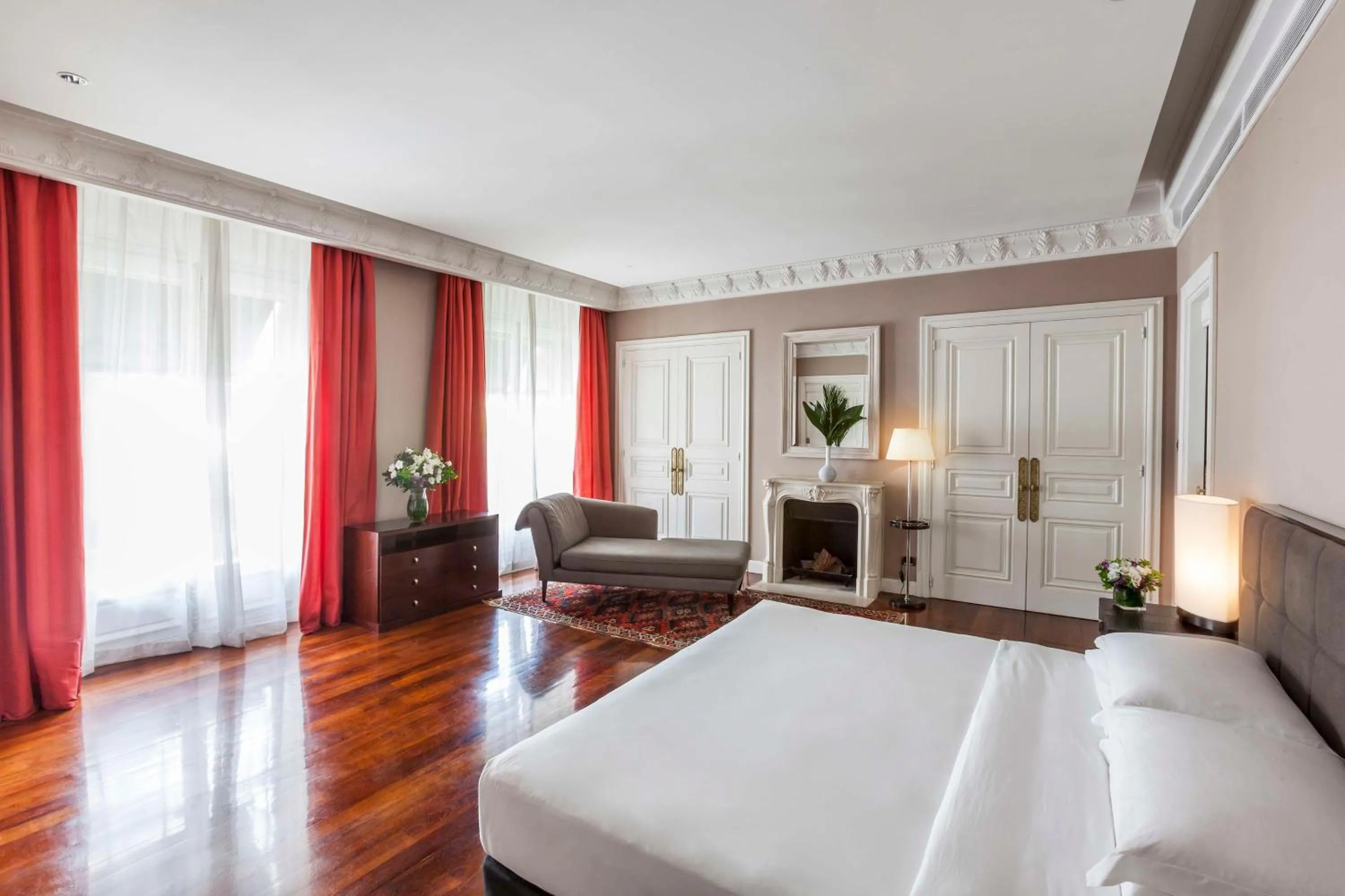 Photo of the whole room, Bed in Palacio Duhau - Park Hyatt Buenos Aires