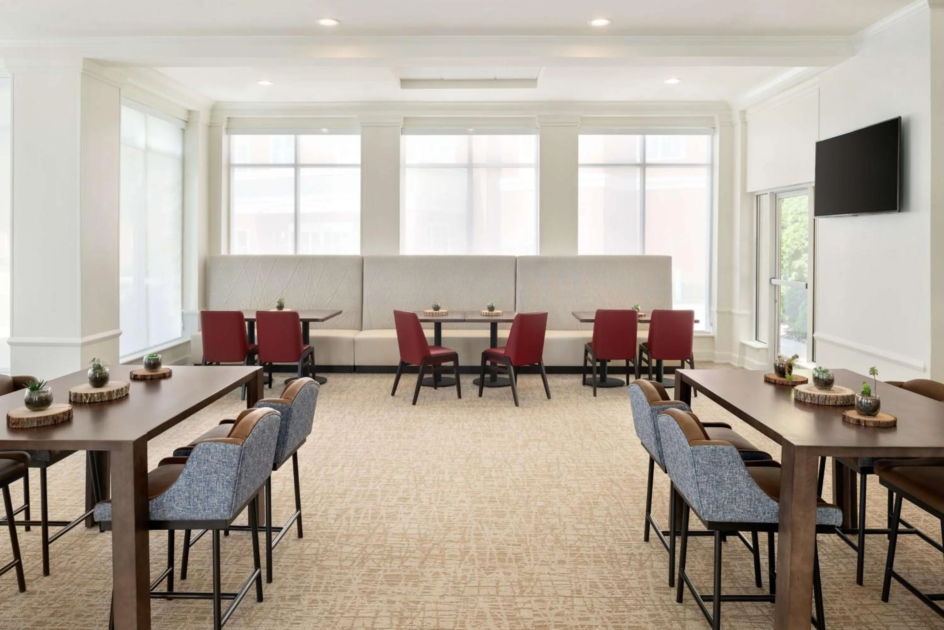 Lobby or reception in Hilton Garden Inn Fort Wayne