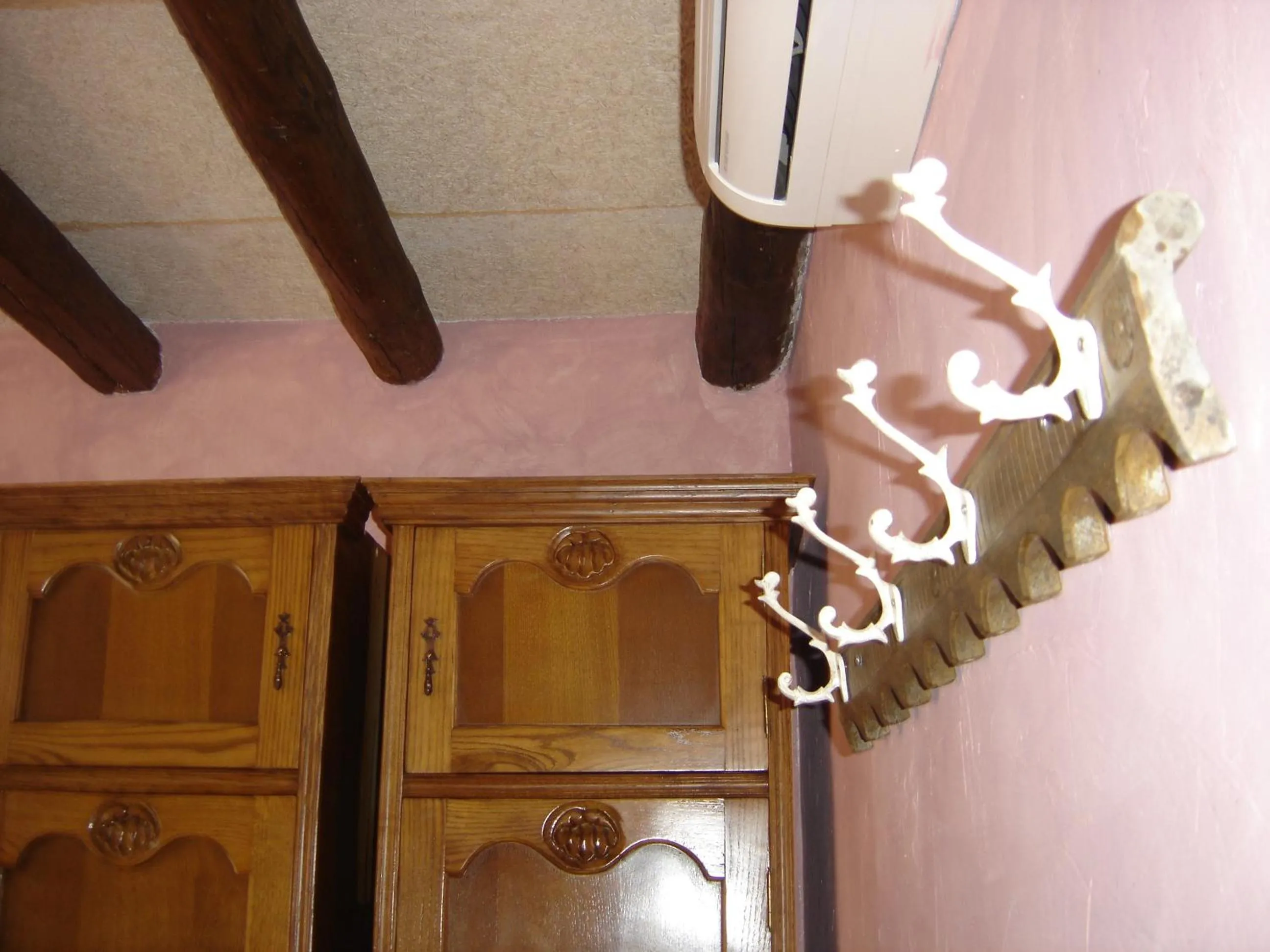 wardrobe in Agroturismo "La Bardena Blanca II"