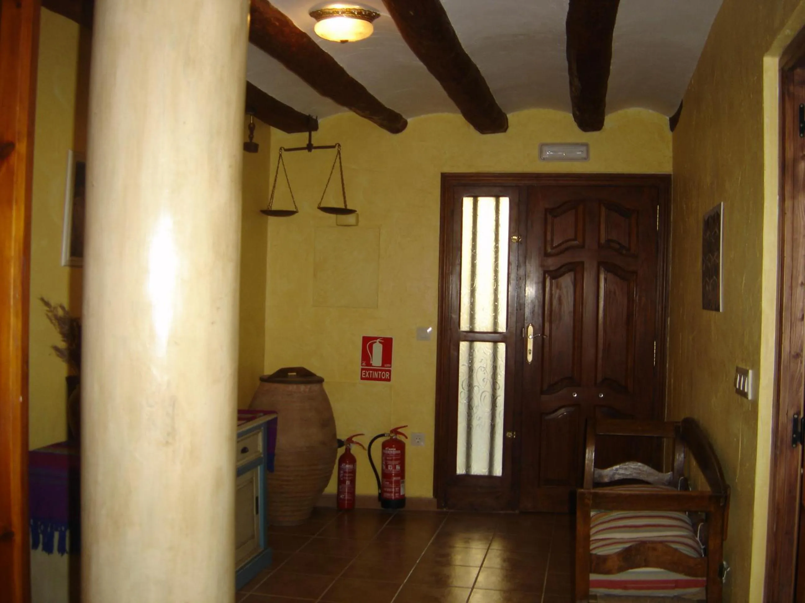 Lobby or reception in Agroturismo "La Bardena Blanca II"