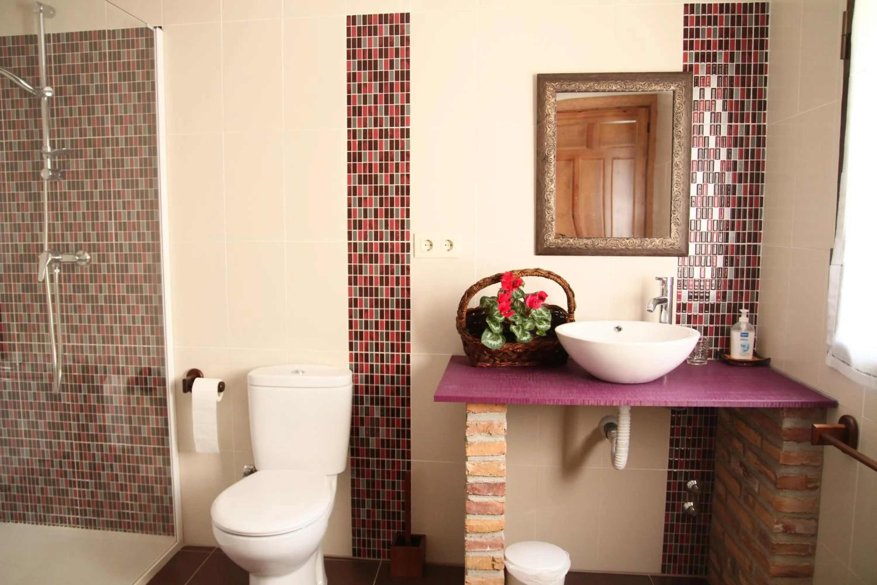 Toilet in Agroturismo "La Bardena Blanca II"