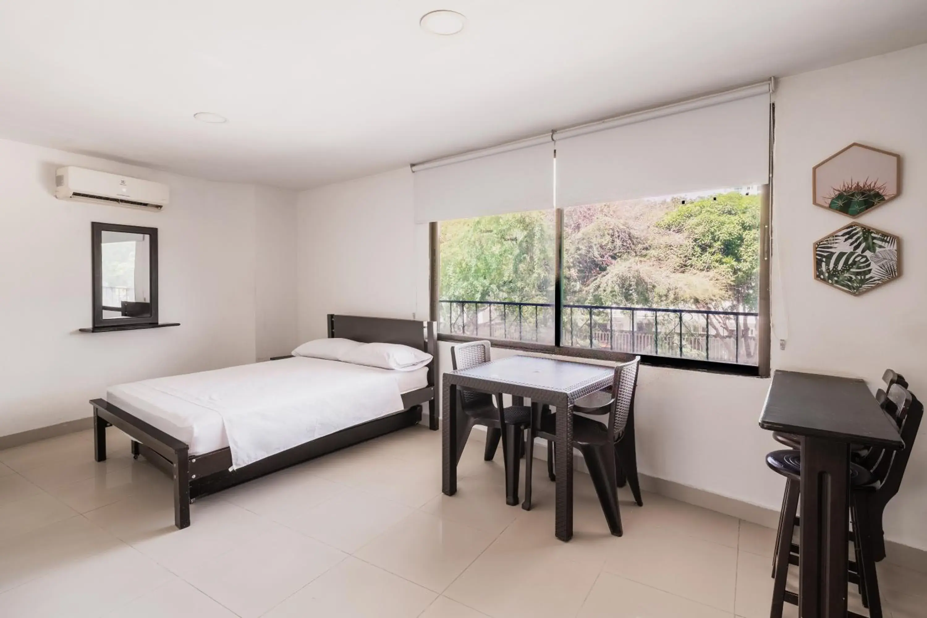 Studio Apartment with One Double Bed in Aparta Hotel Roca Marina Studio Apartment with One Double Bed in Aparta Hotel Roca Marina