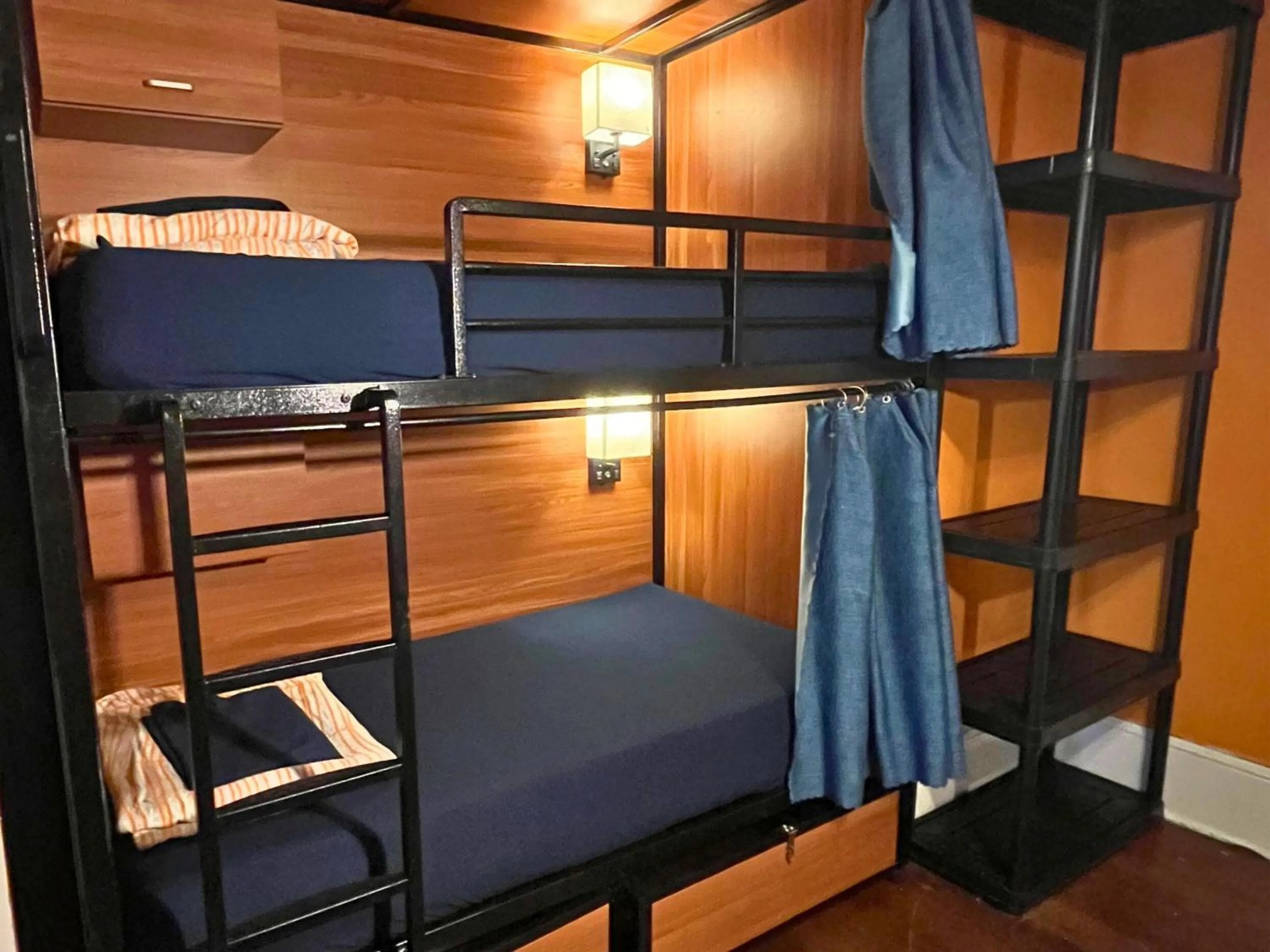 Bedroom, Bed in International Travelers House Hostel - Downtown San Diego Little Italy