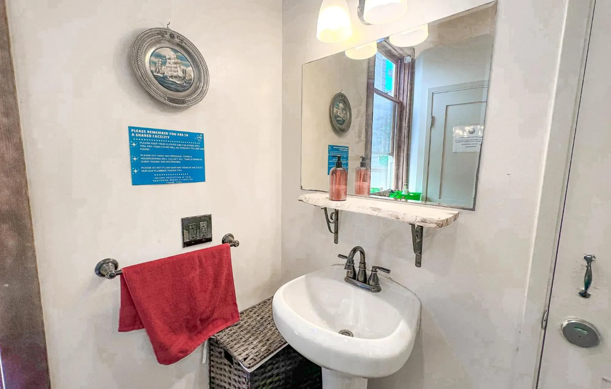 Bathroom in ITH San Diego Adventure Hostel