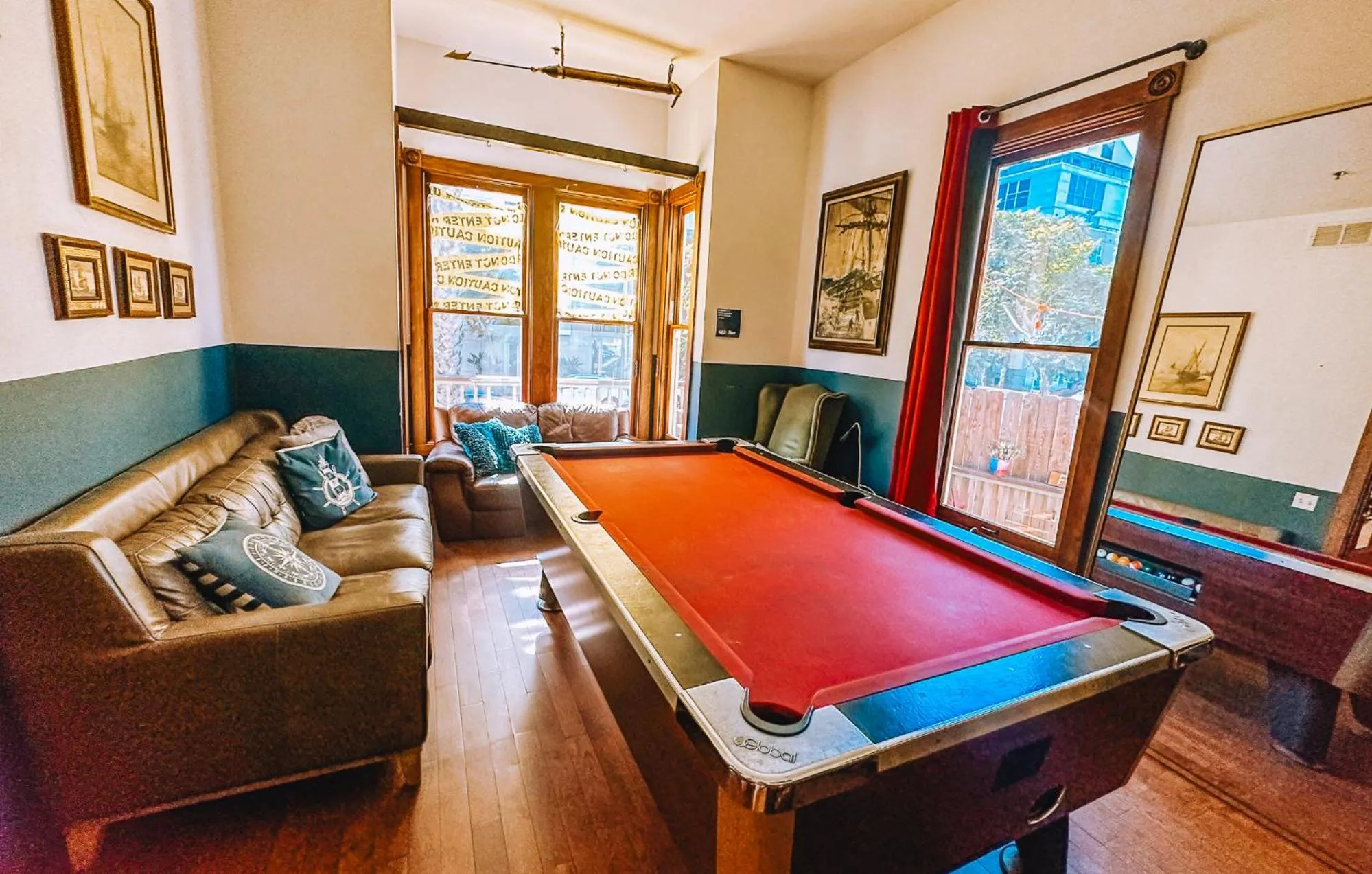 Communal lounge/ TV room in ITH San Diego Adventure Hostel