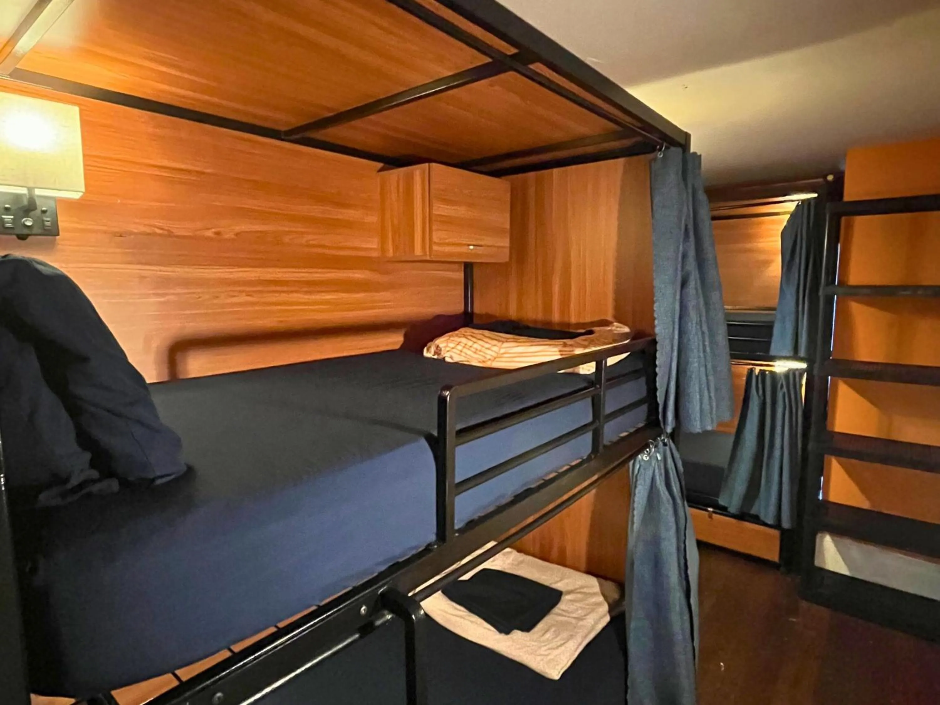 Bedroom, Bed in International Travelers House Hostel - Downtown San Diego Little Italy