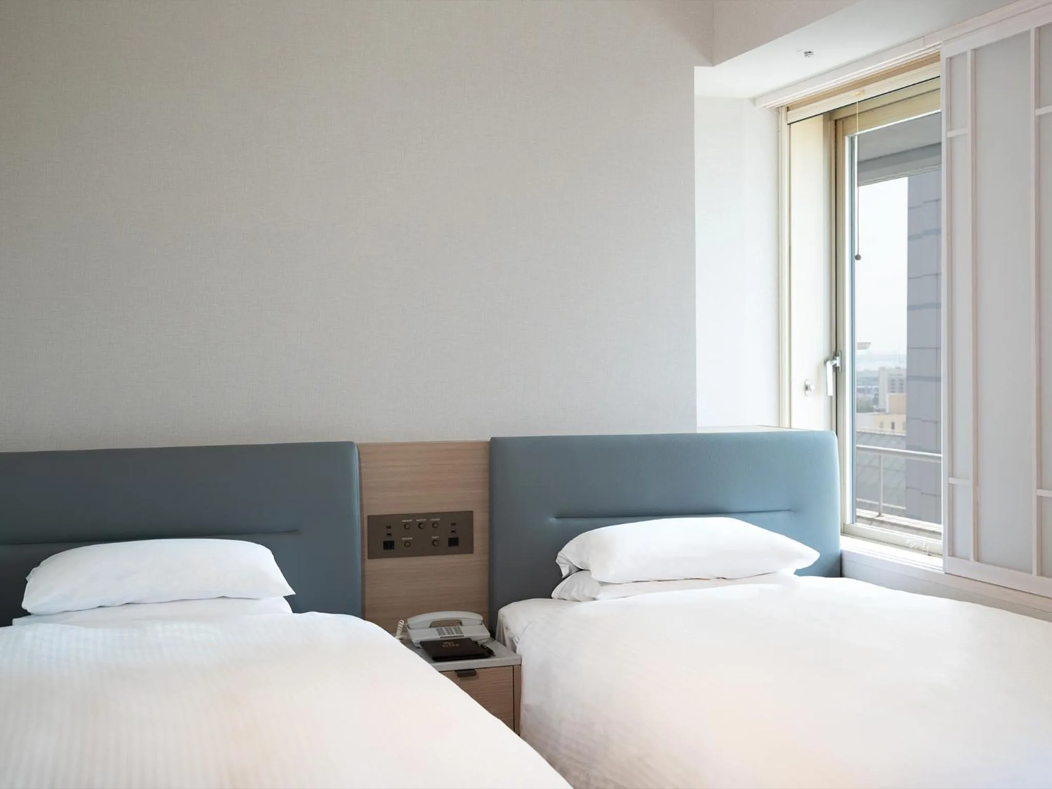 Photo of the whole room, Bed in Hotel Crown Palais Kobe