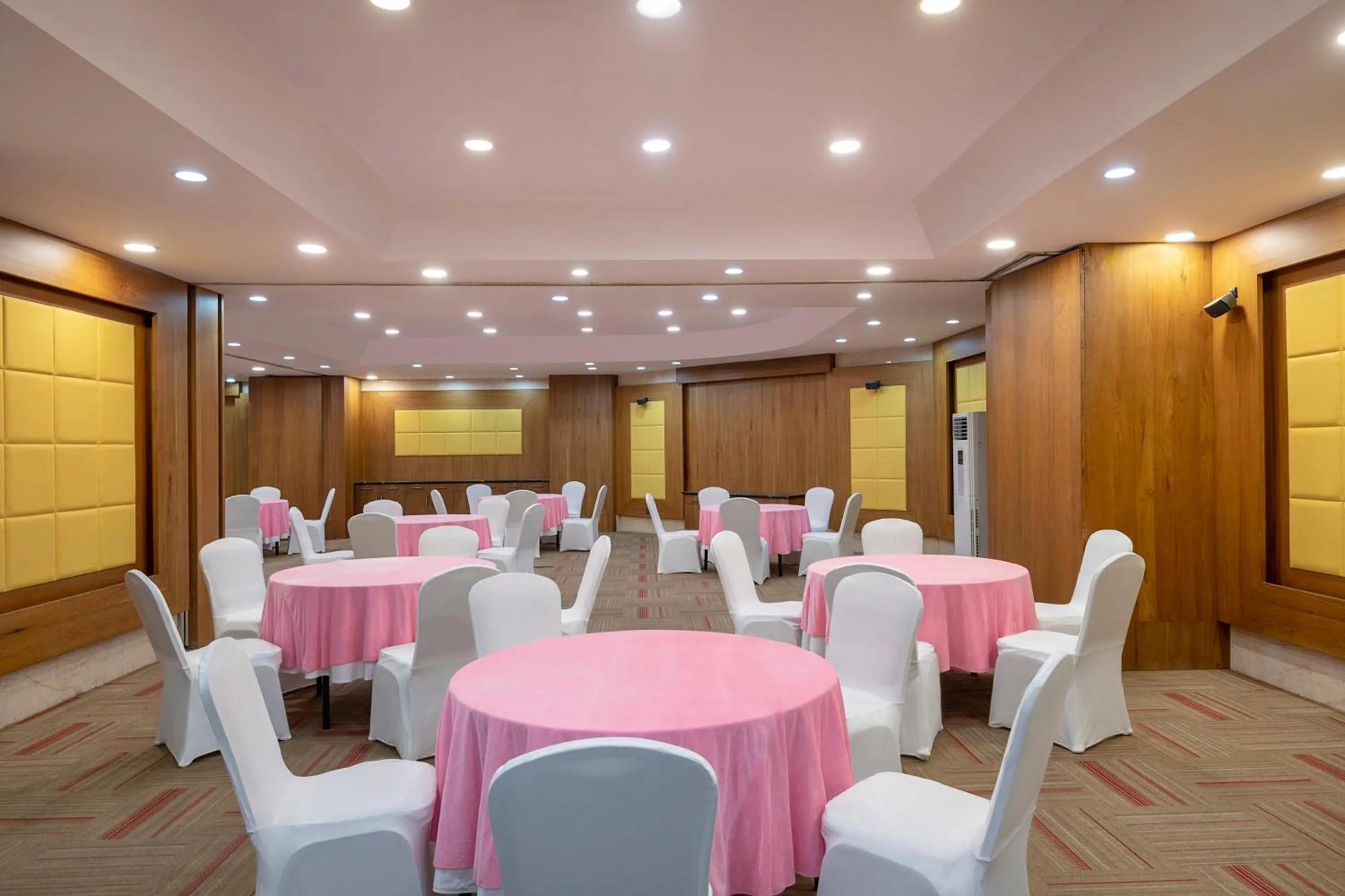 Business facilities in Radisson Blu Kaushambi Delhi NCR