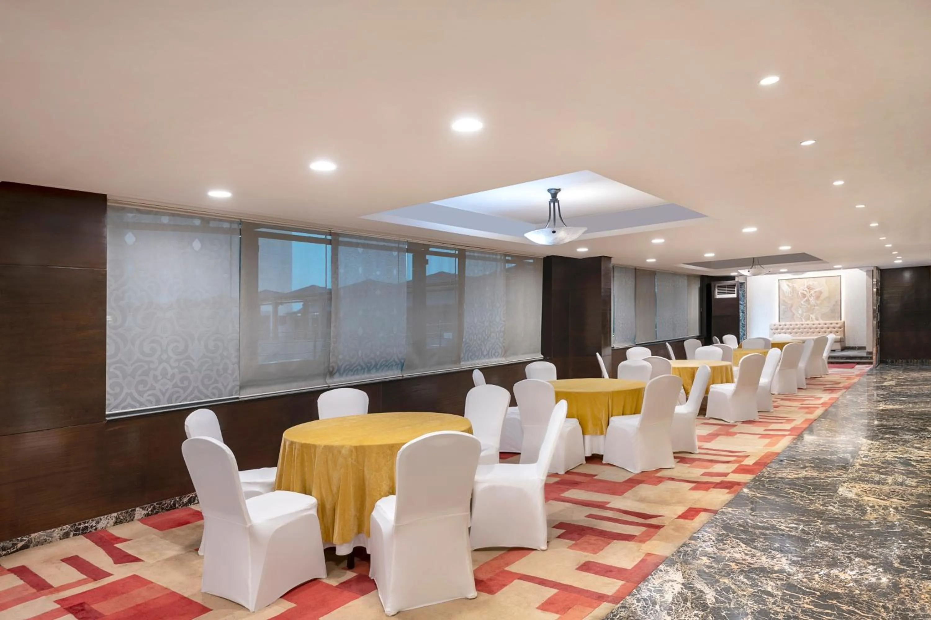 Business facilities in Radisson Blu Kaushambi Delhi NCR