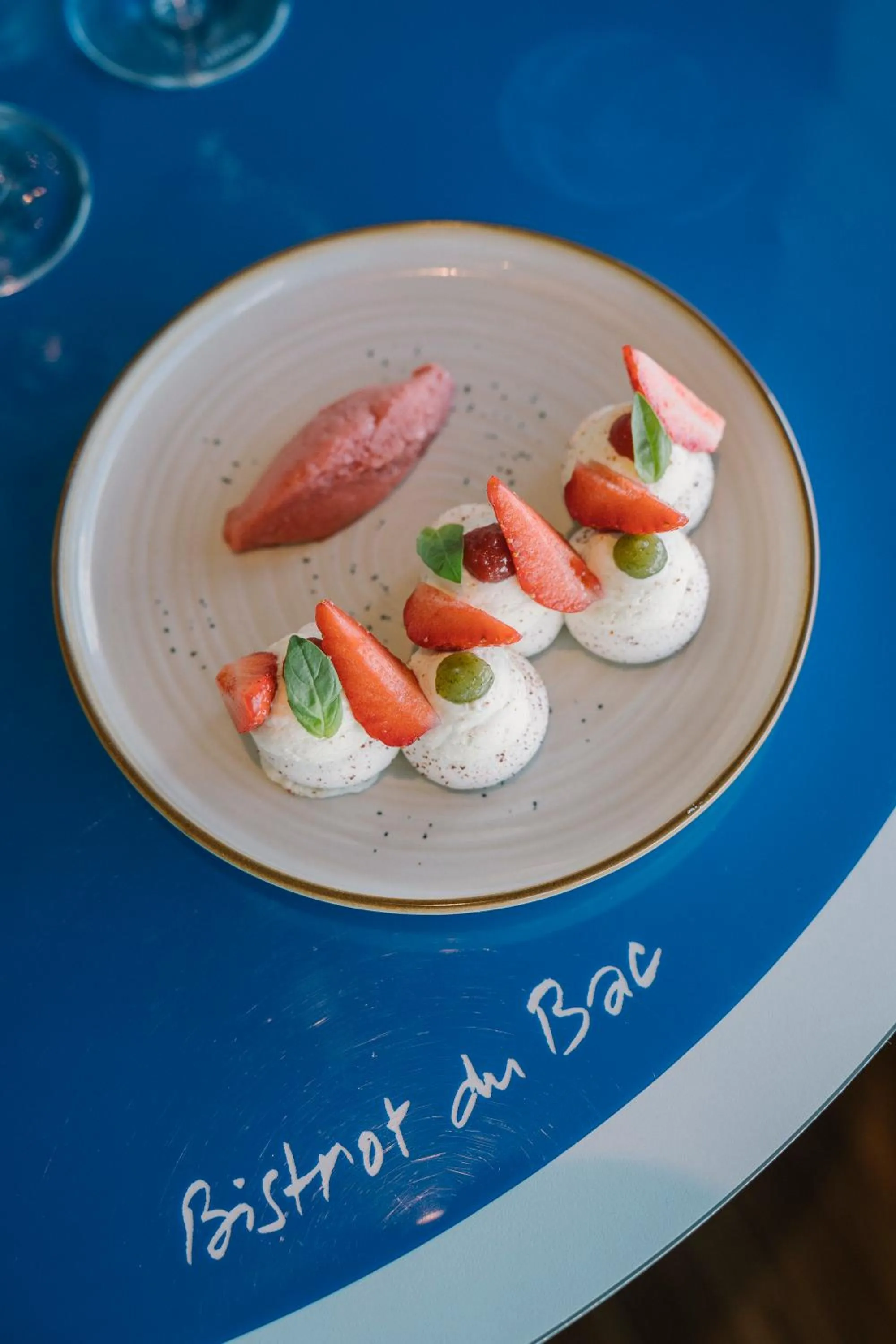 Restaurant/places to eat in Hotel Du Bac