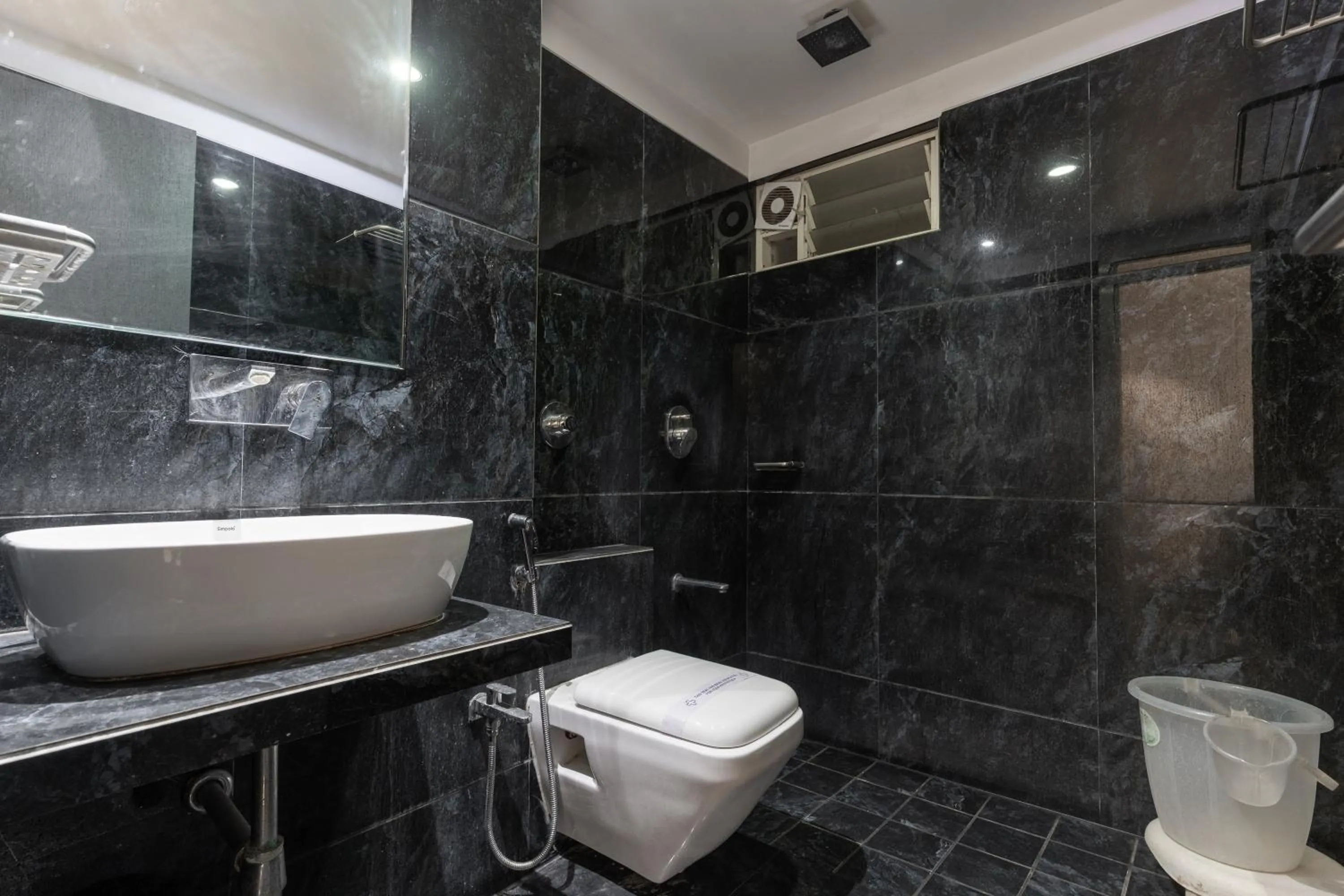 Shower in Hotel Summit