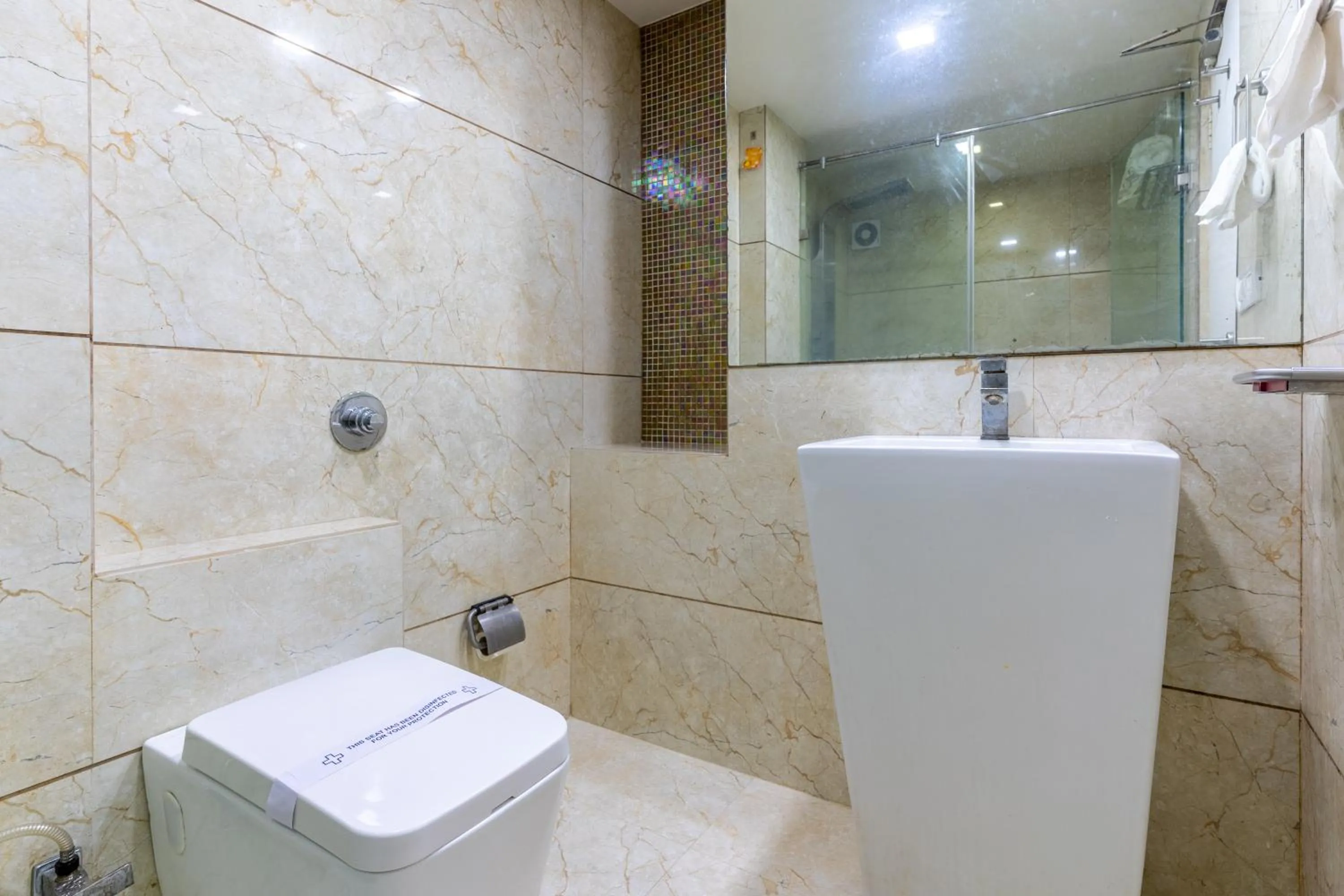 Shower in Hotel Summit