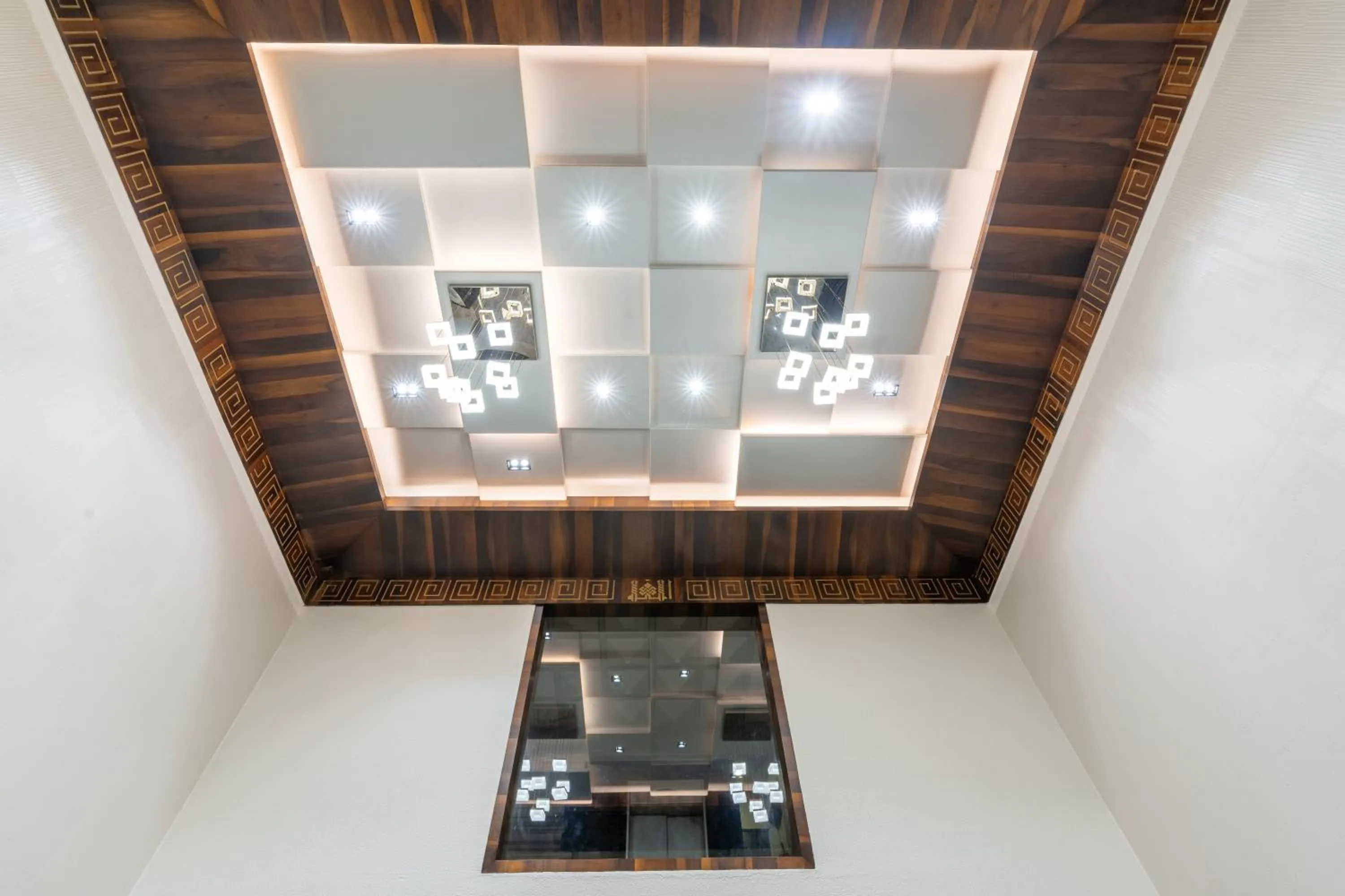 Text overlay in Hotel Summit