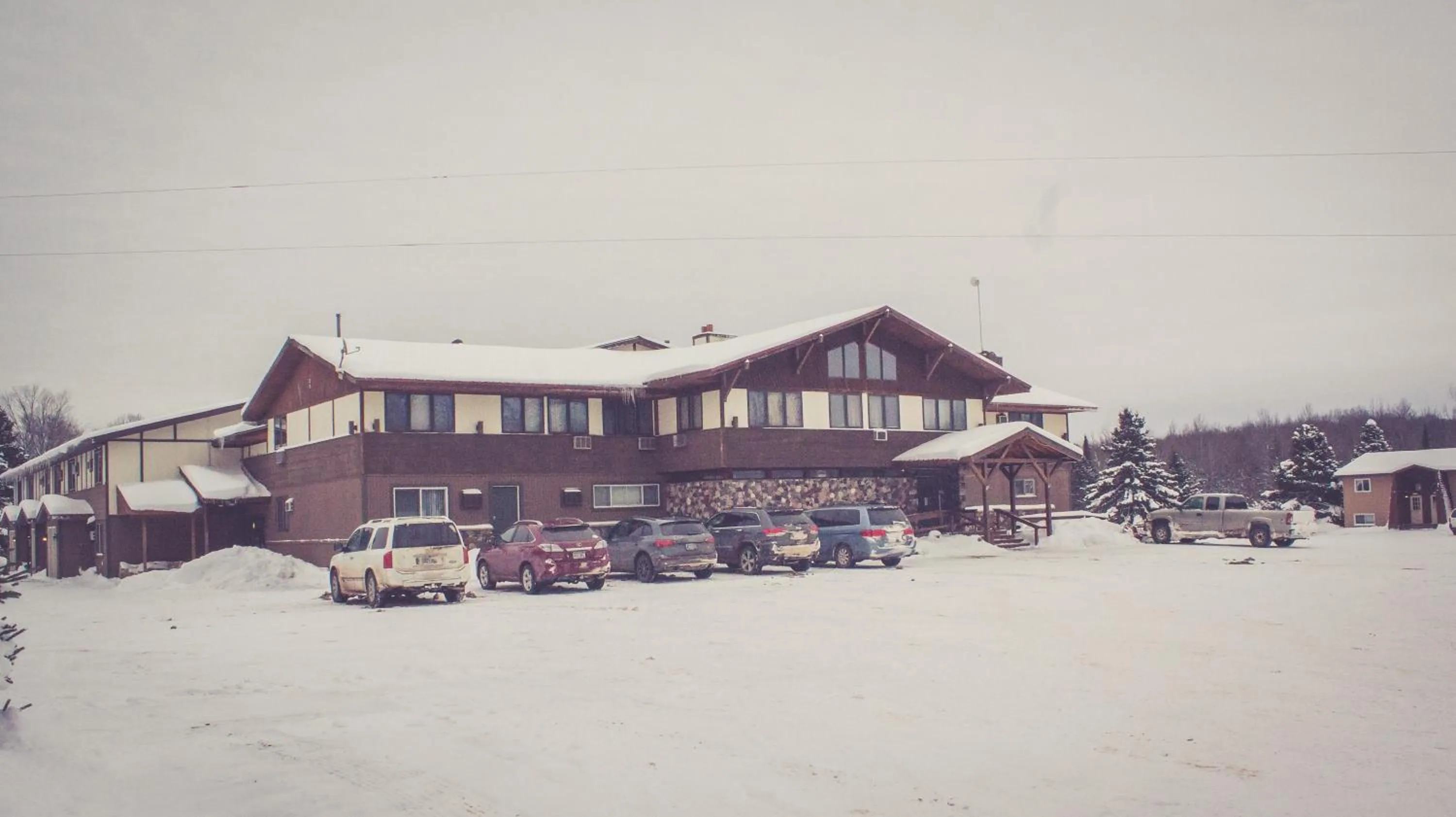 Facade/entrance in North Ironwood Acres - Black River Lodge