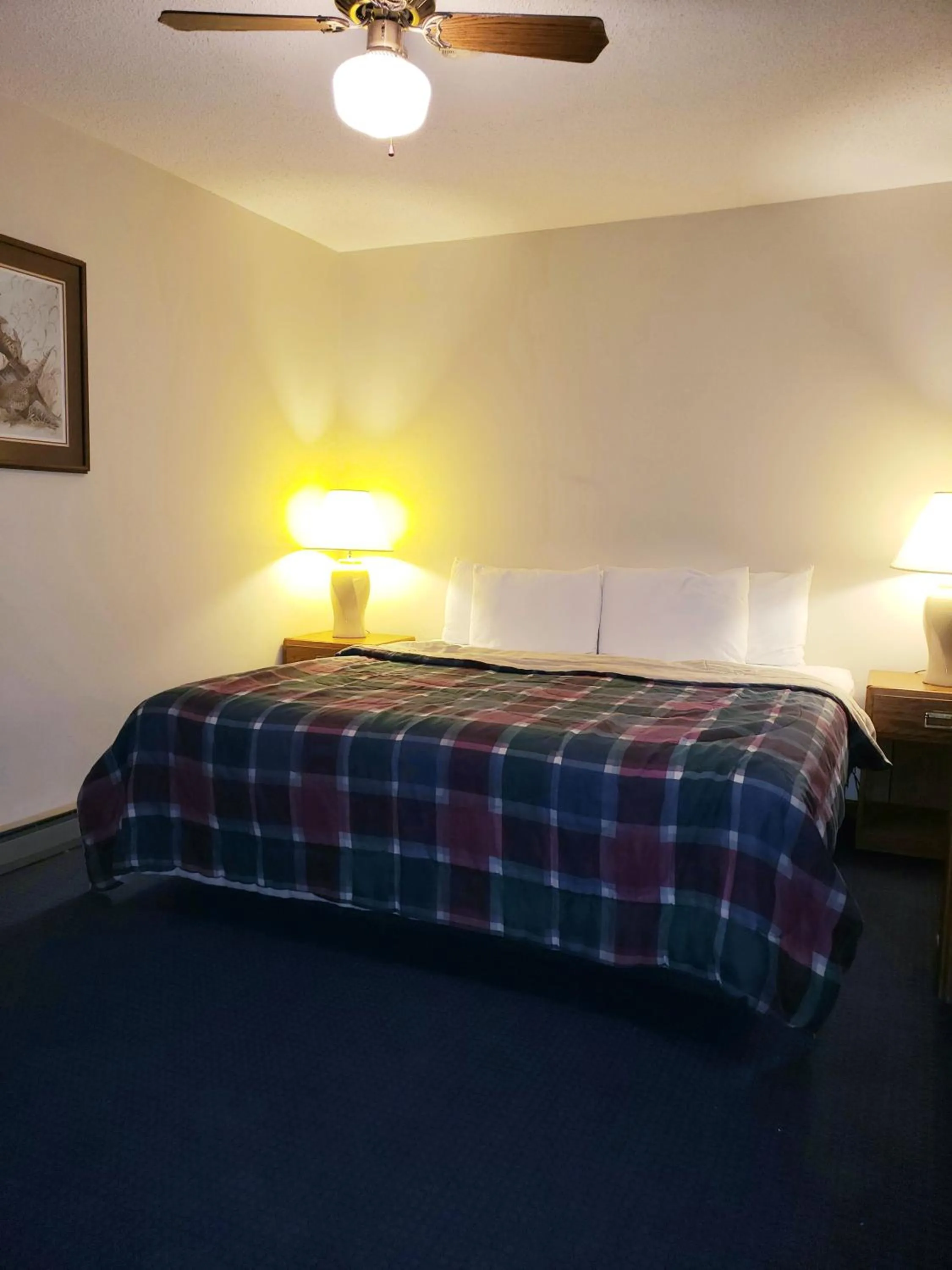 Bed in North Ironwood Acres - Black River Lodge