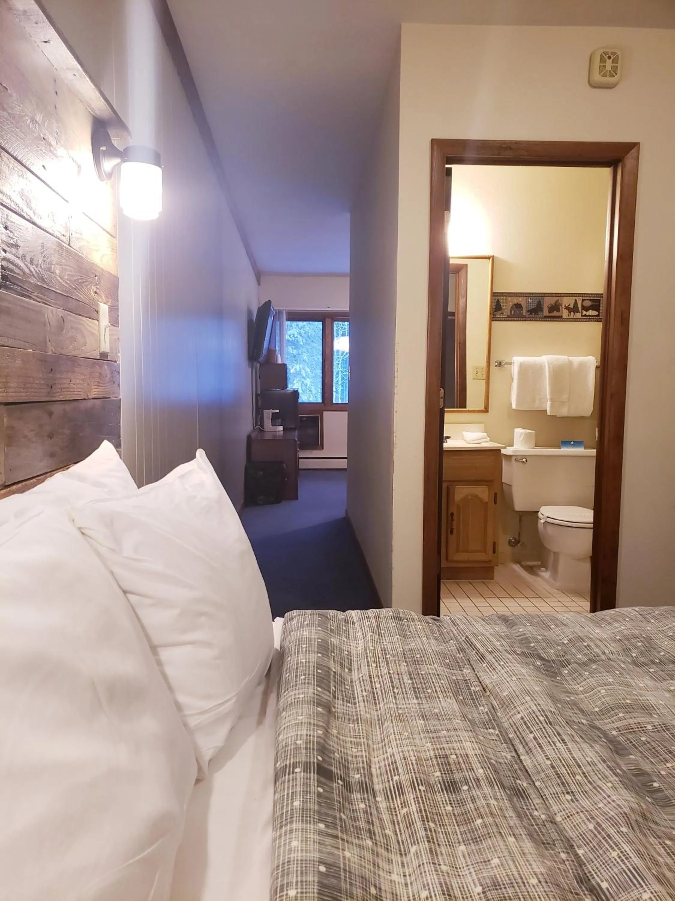 Bed in North Ironwood Acres - Black River Lodge