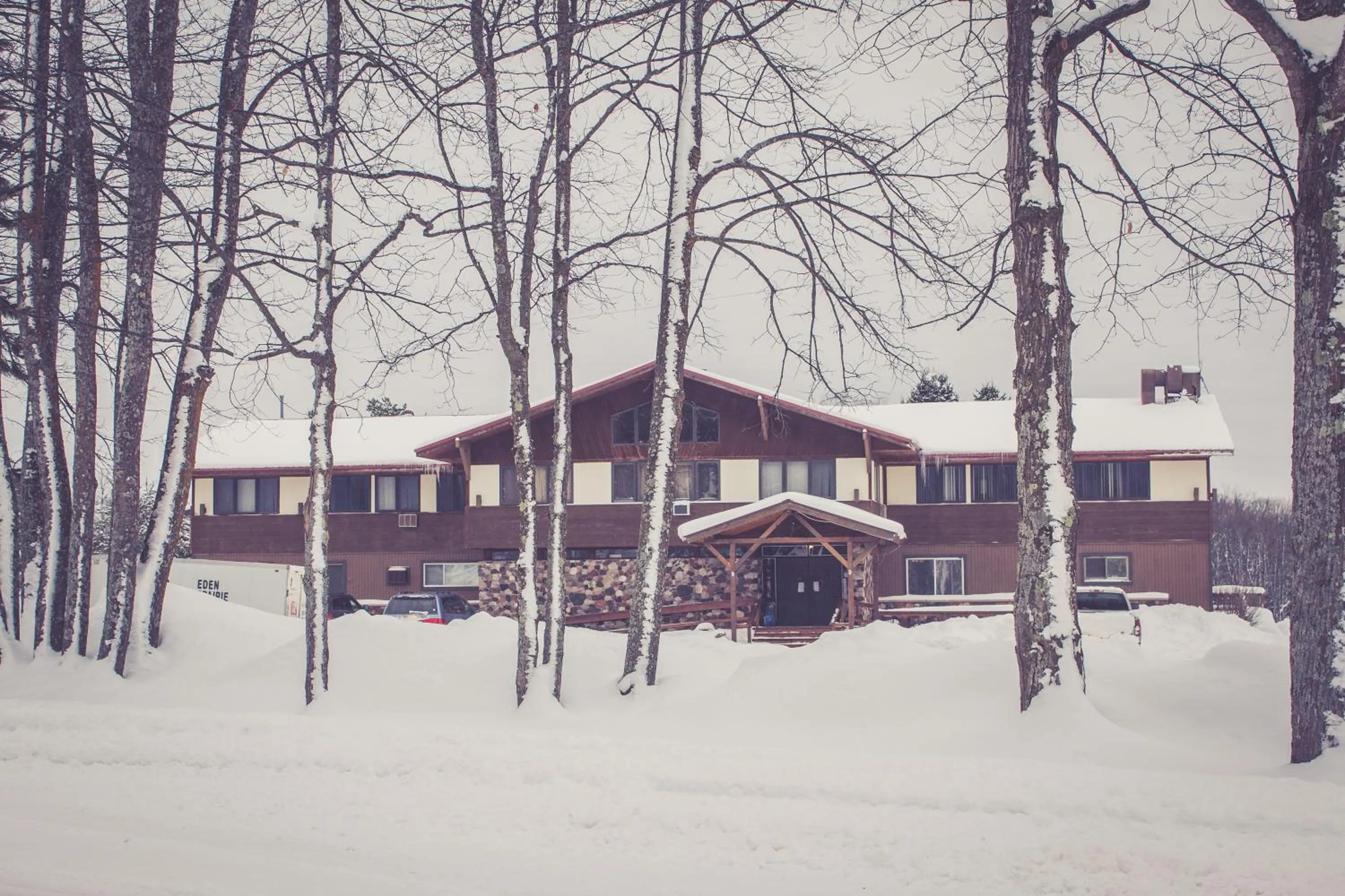 Facade/entrance in North Ironwood Acres - Black River Lodge