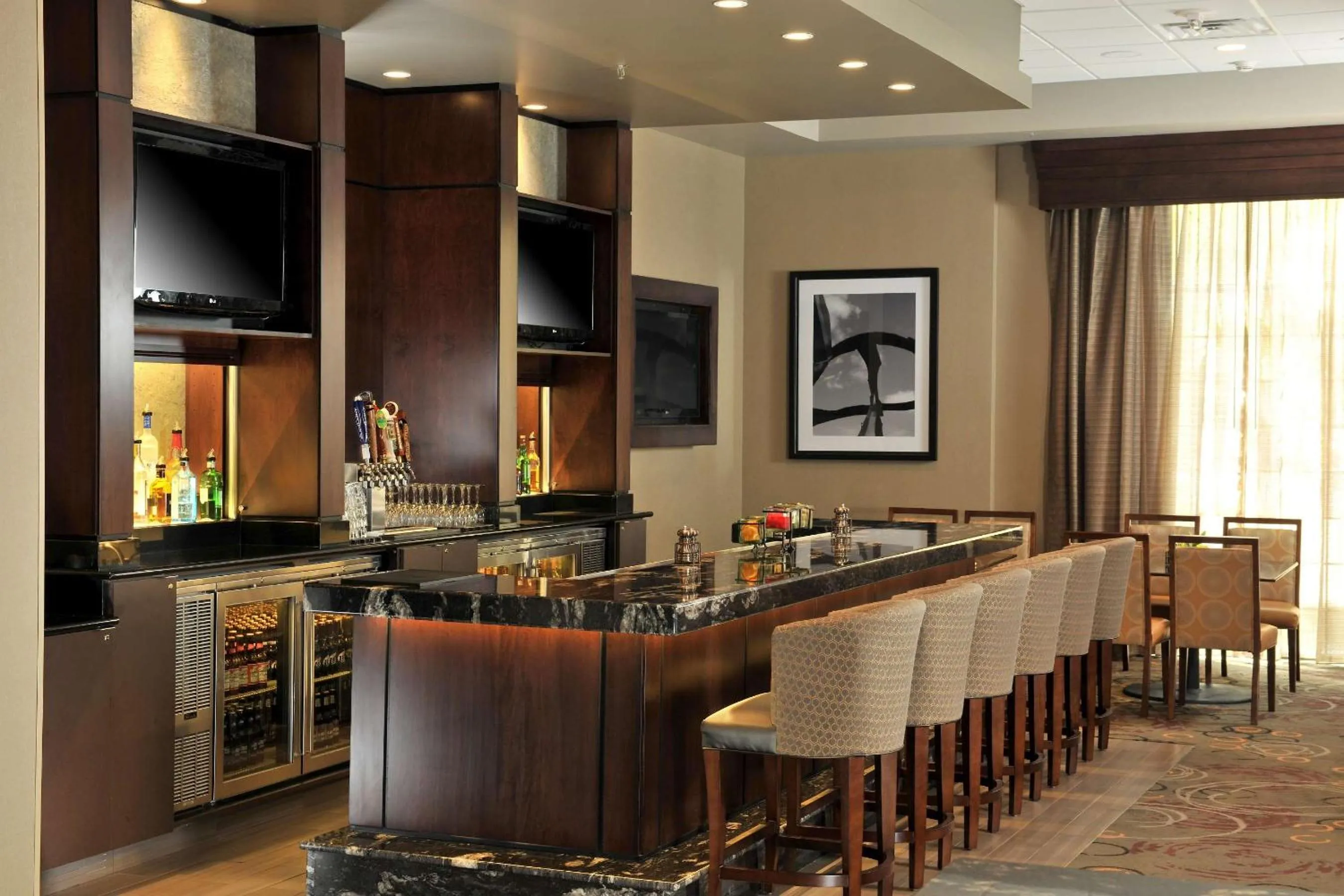 Restaurant/places to eat in Embassy Suites Des Moines Downtown