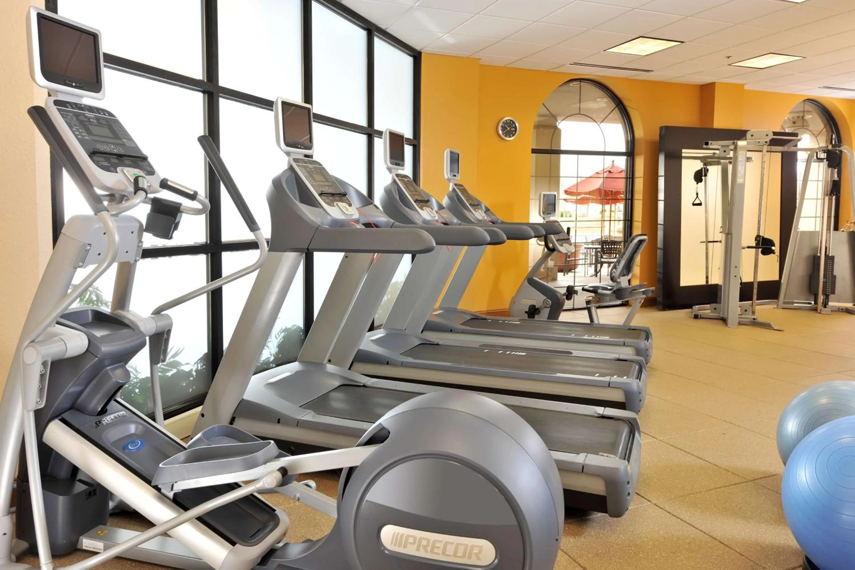 Fitness centre/facilities in Embassy Suites Des Moines Downtown