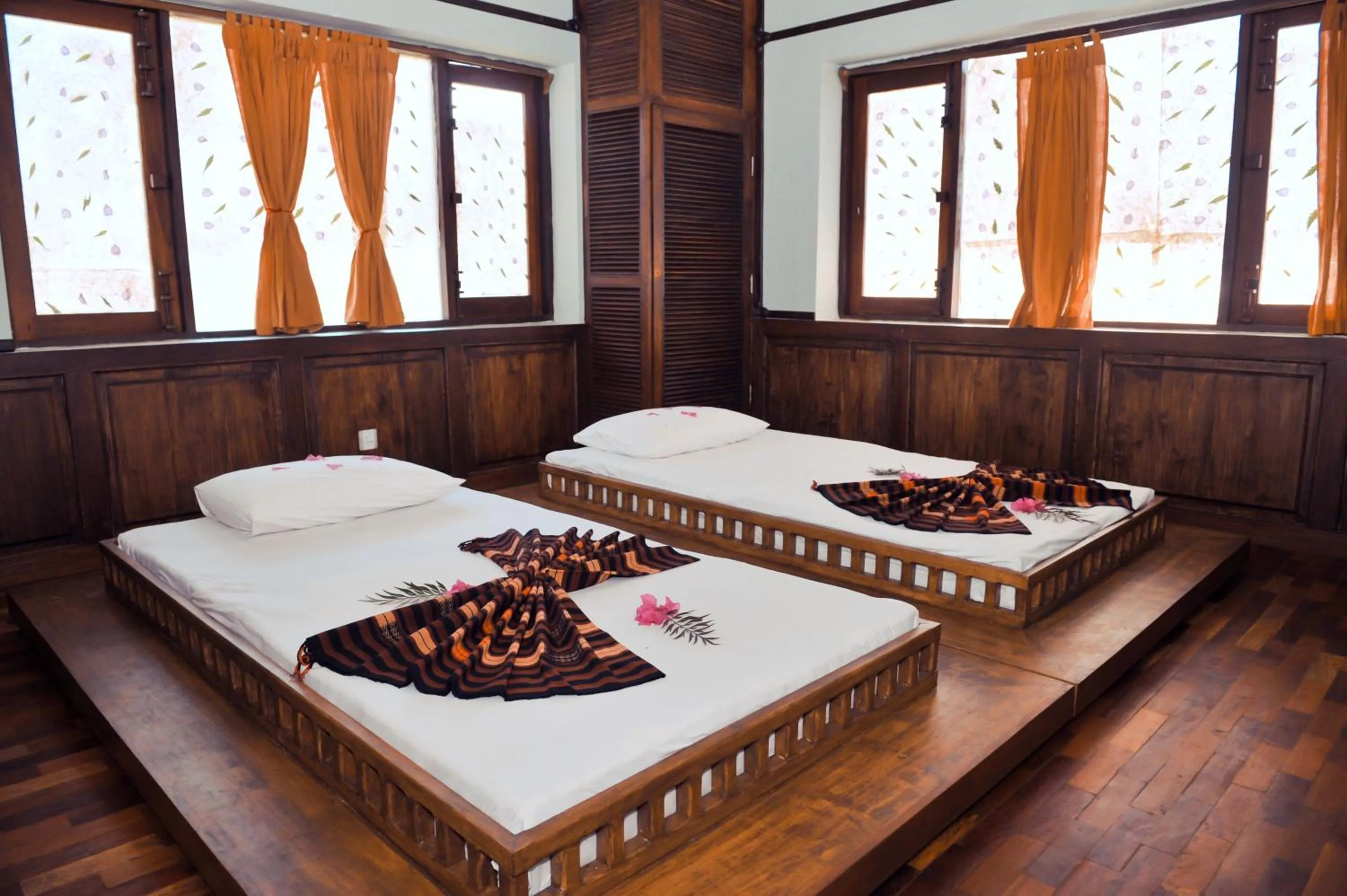 Massage, Bed in Villa Inle Boutique Resort