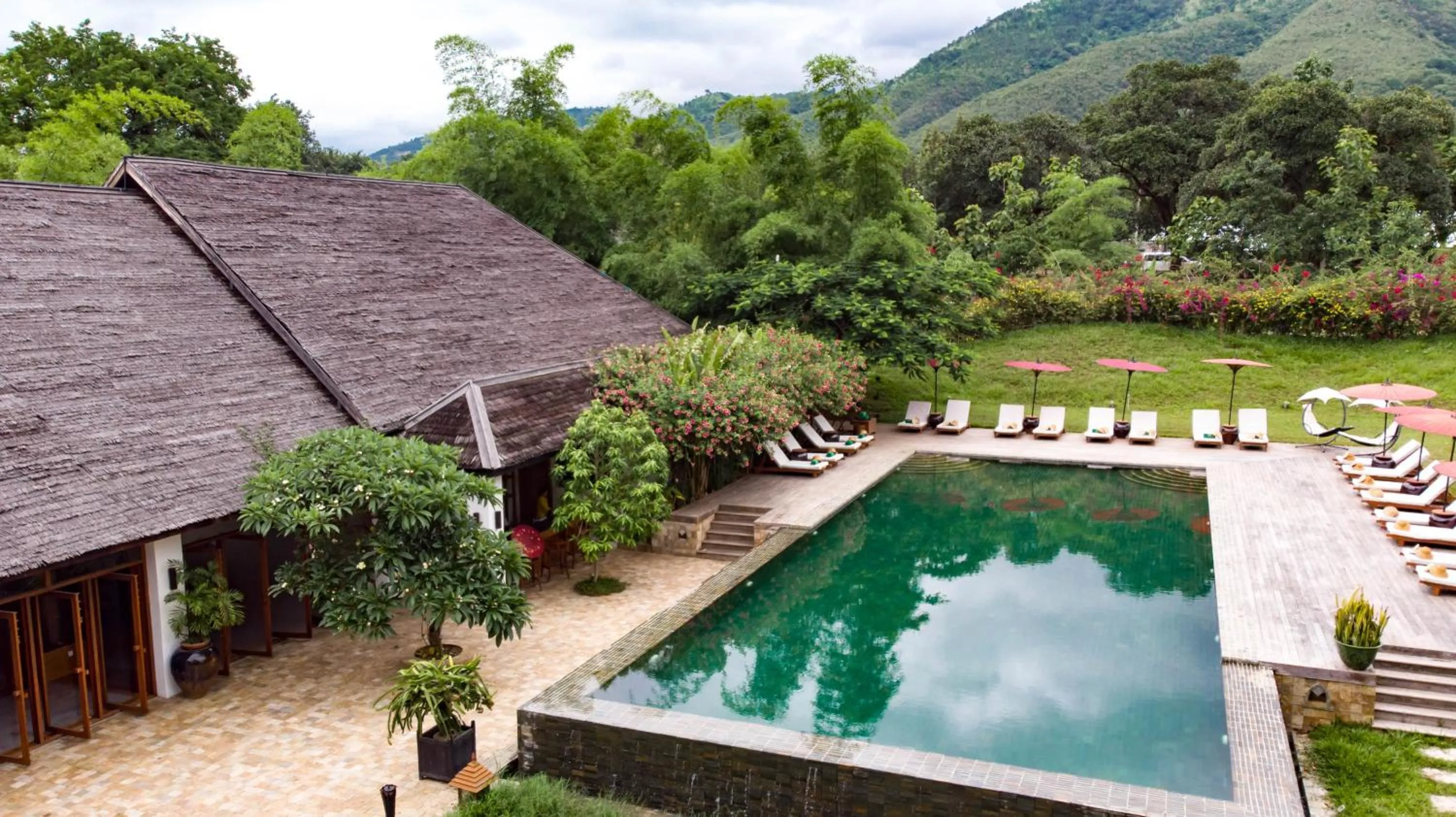 Swimming pool in Villa Inle Boutique Resort