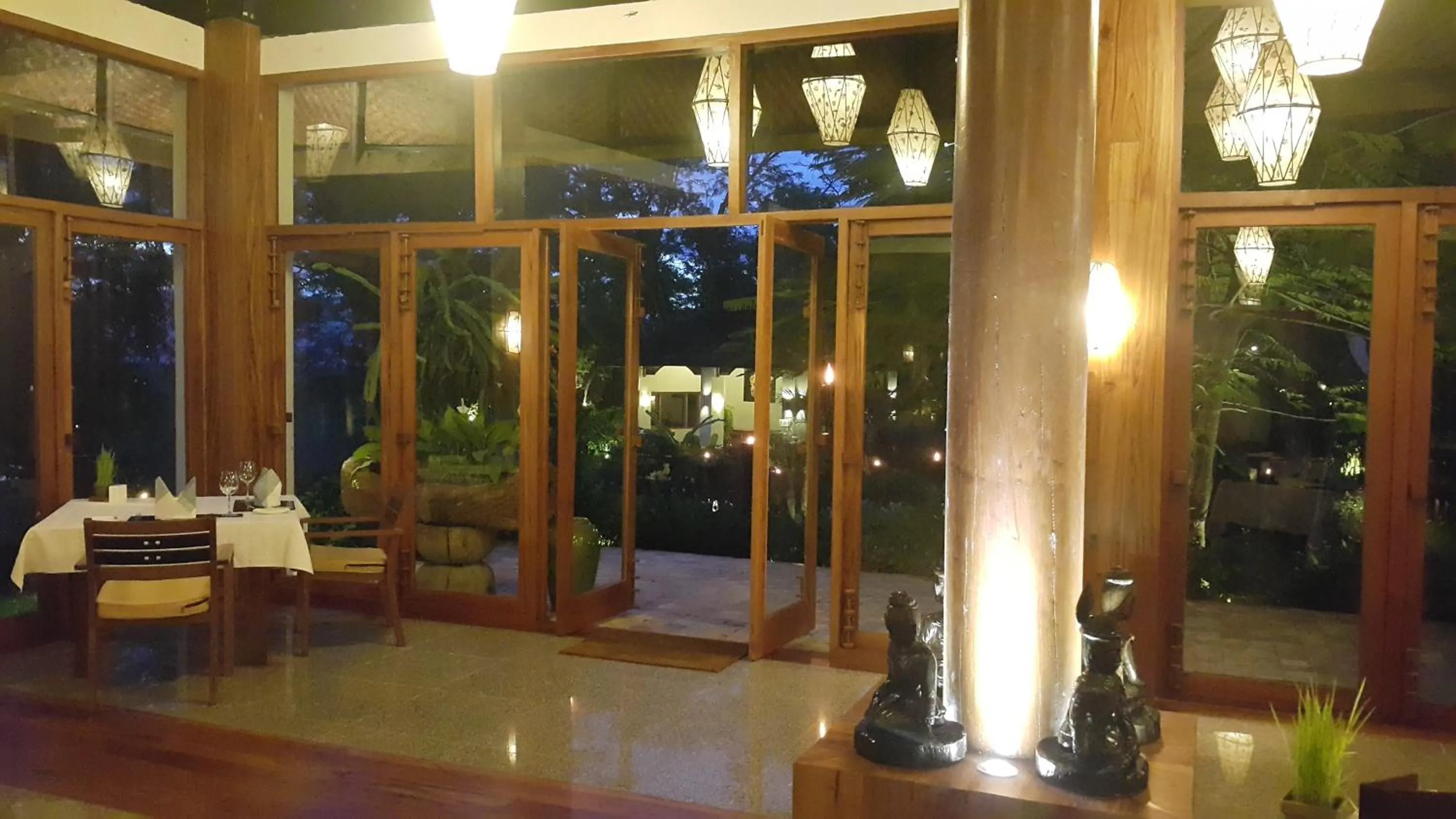 Restaurant/places to eat in Villa Inle Boutique Resort