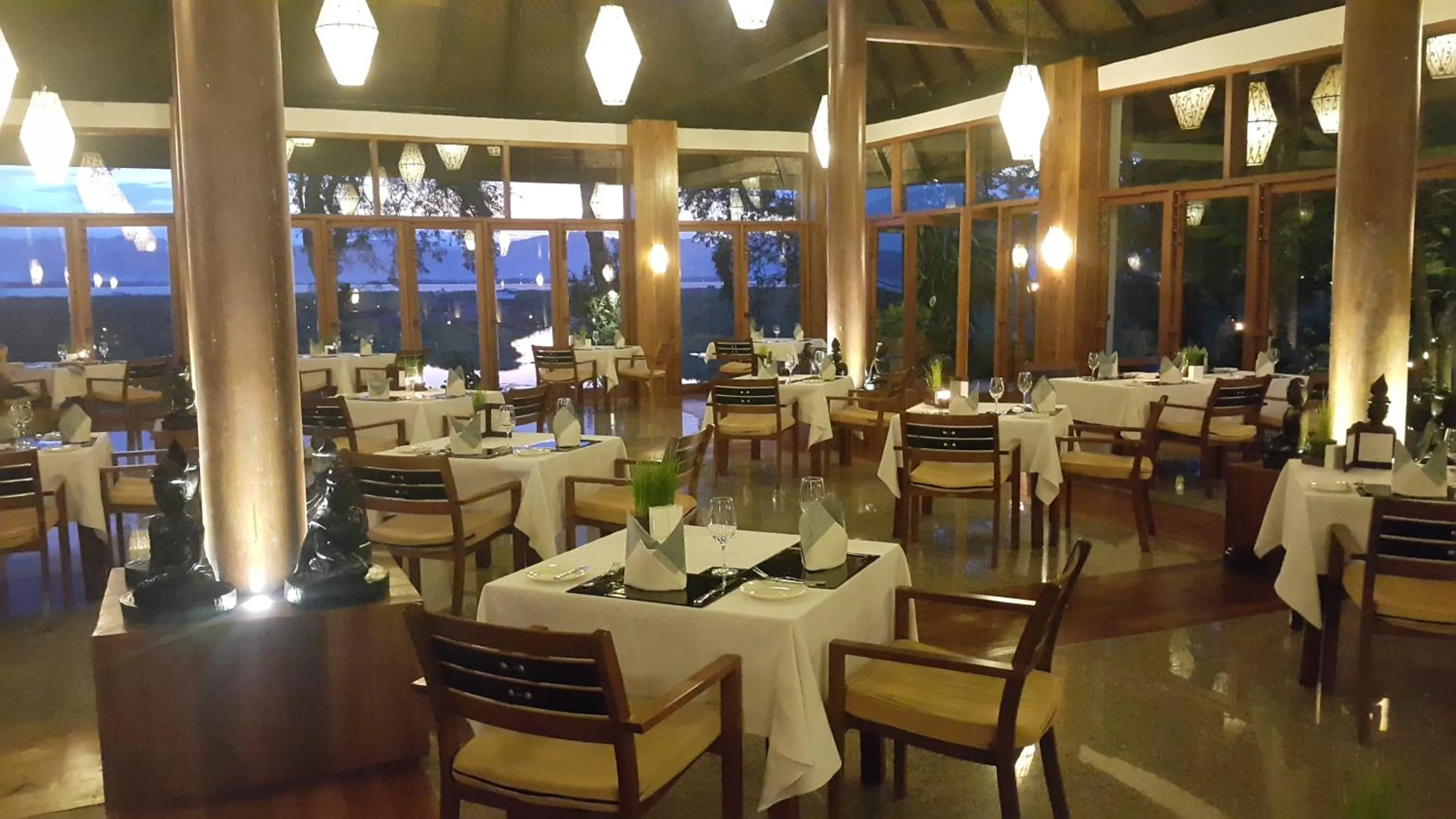 Restaurant/places to eat in Villa Inle Boutique Resort