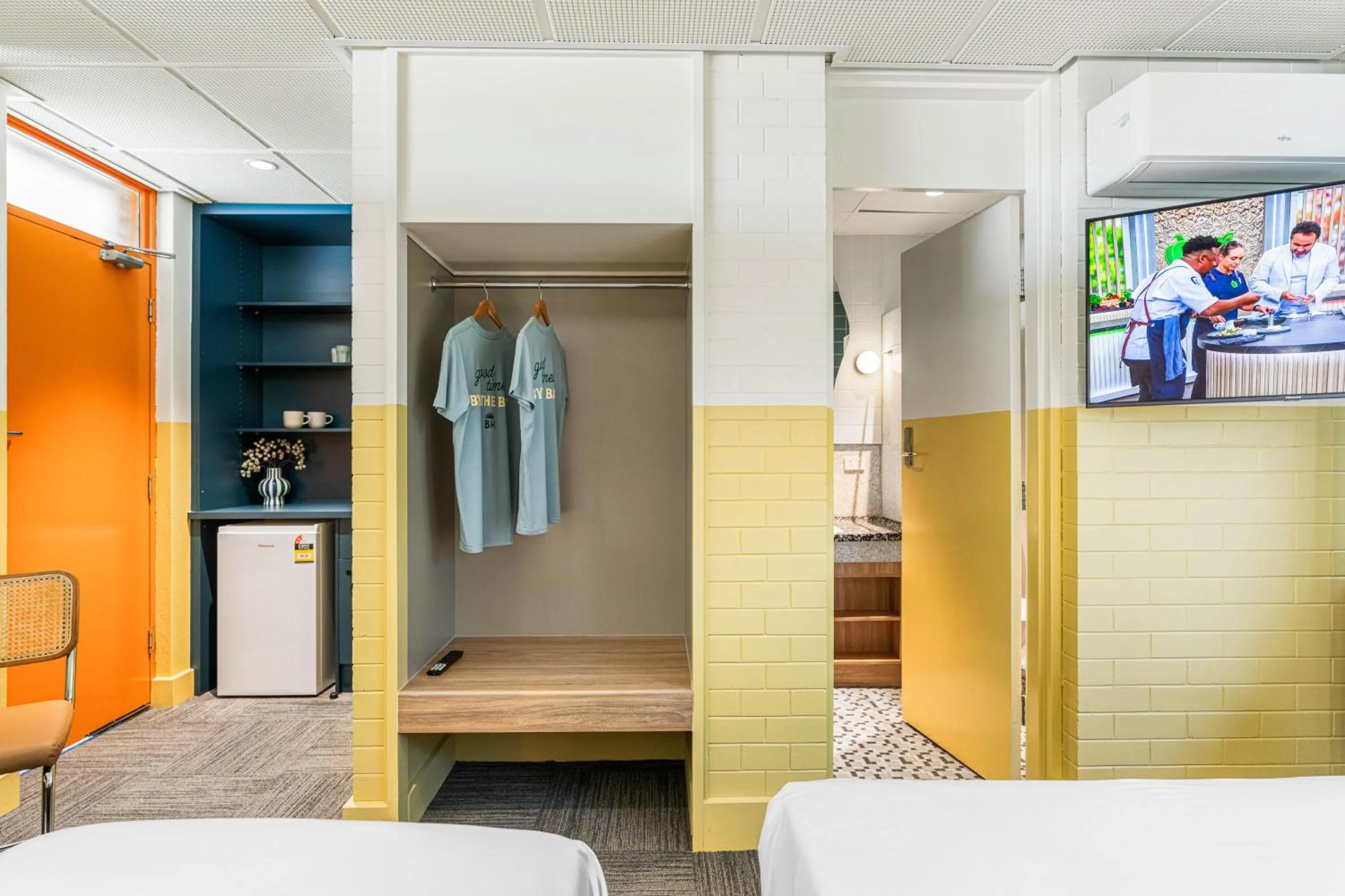 Photo of the whole room, Bed in Brighton Hotel