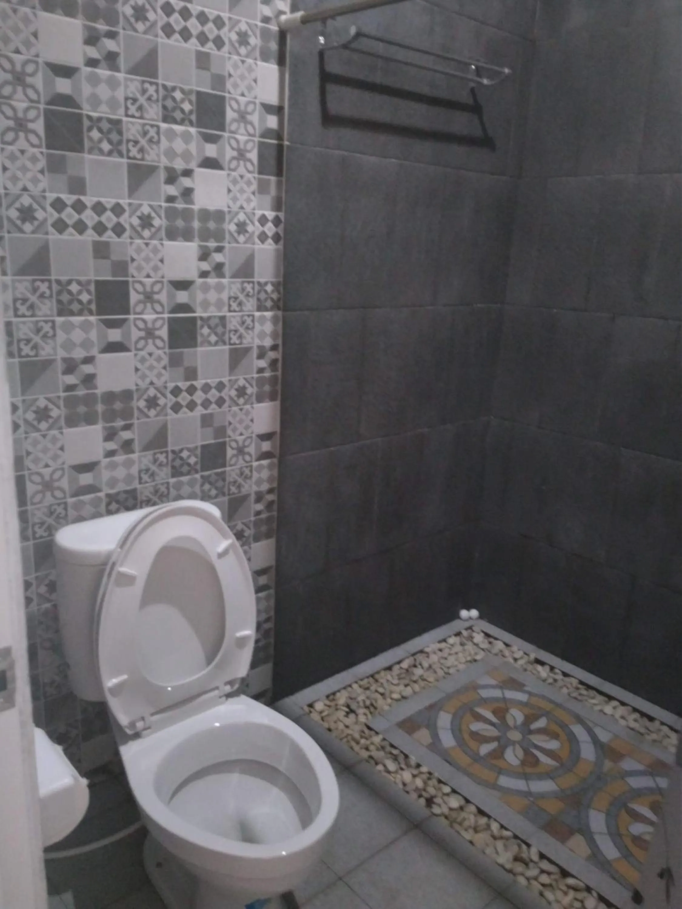 Toilet in Genthong Homestay
